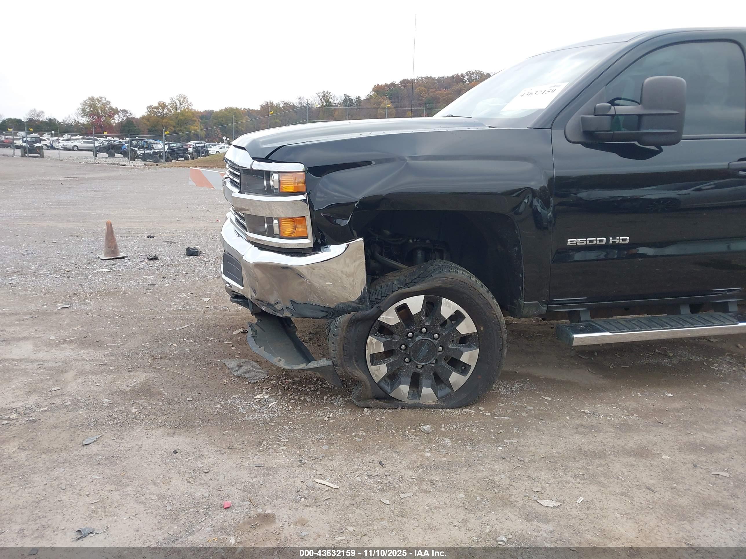 CHEVROLET SILVERADO image 6