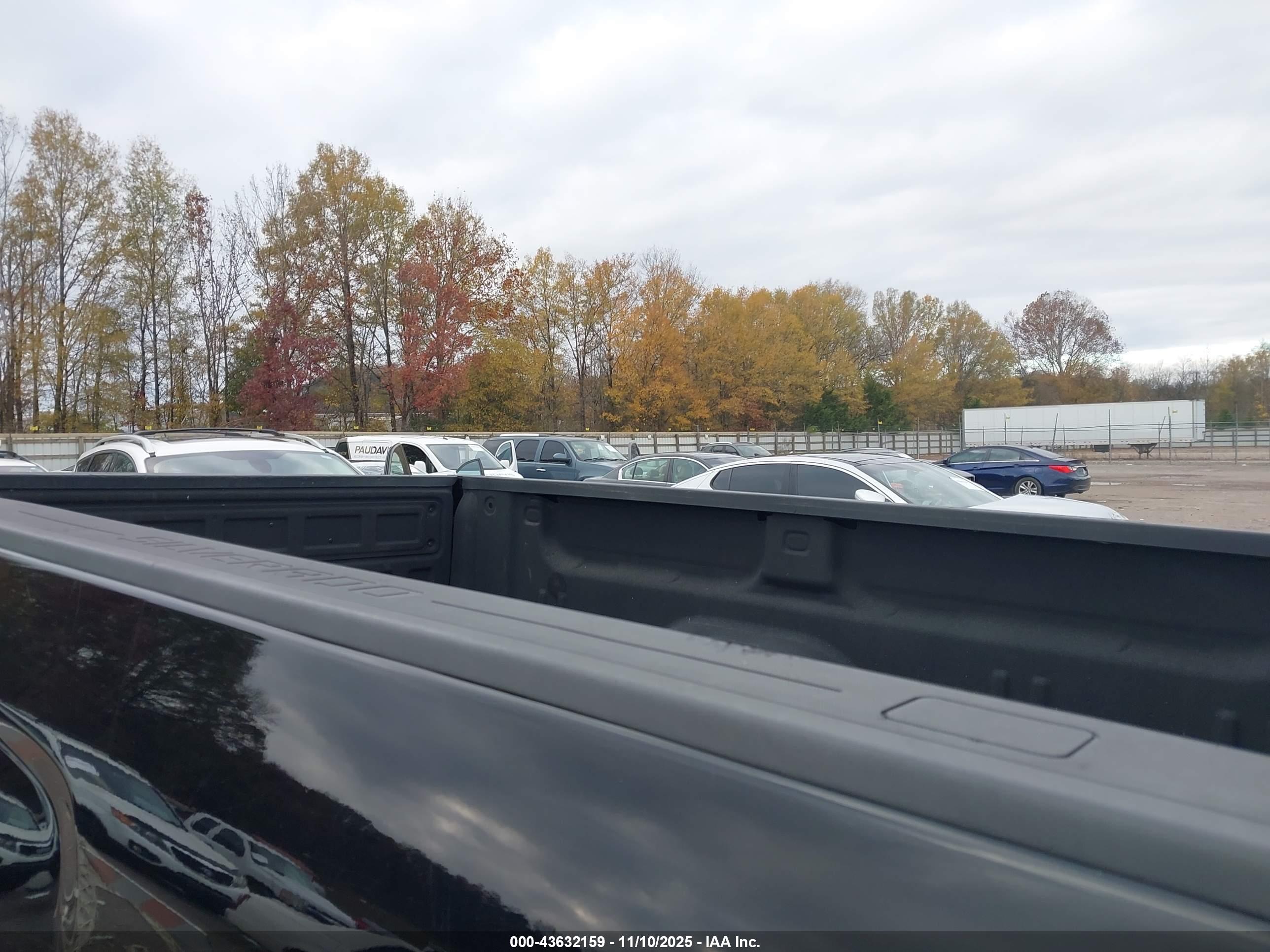 CHEVROLET SILVERADO image 8