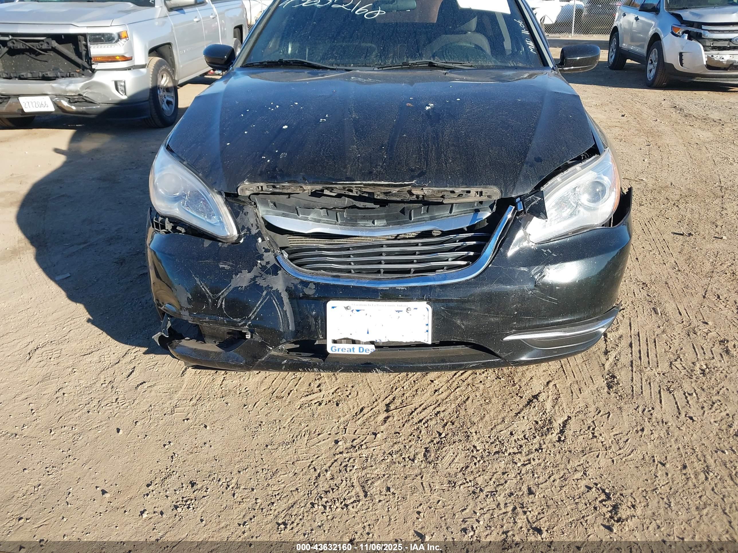 CHRYSLER 200 image 6
