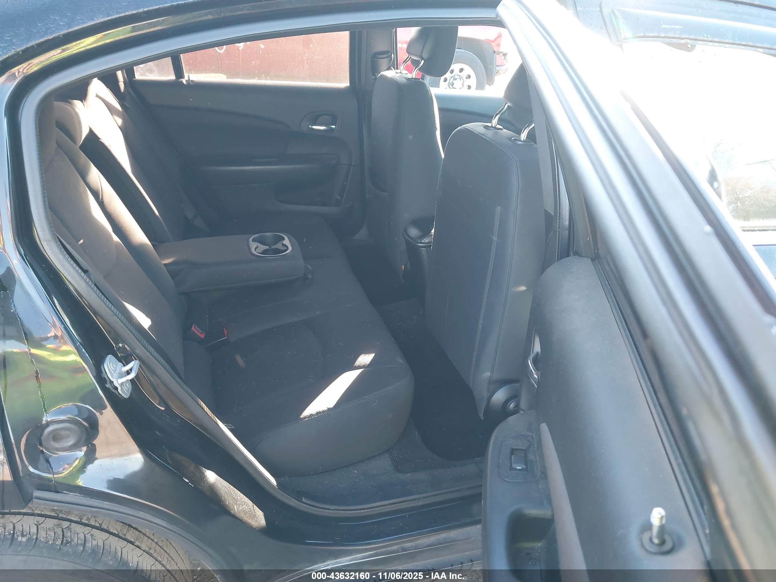 CHRYSLER 200 image 8