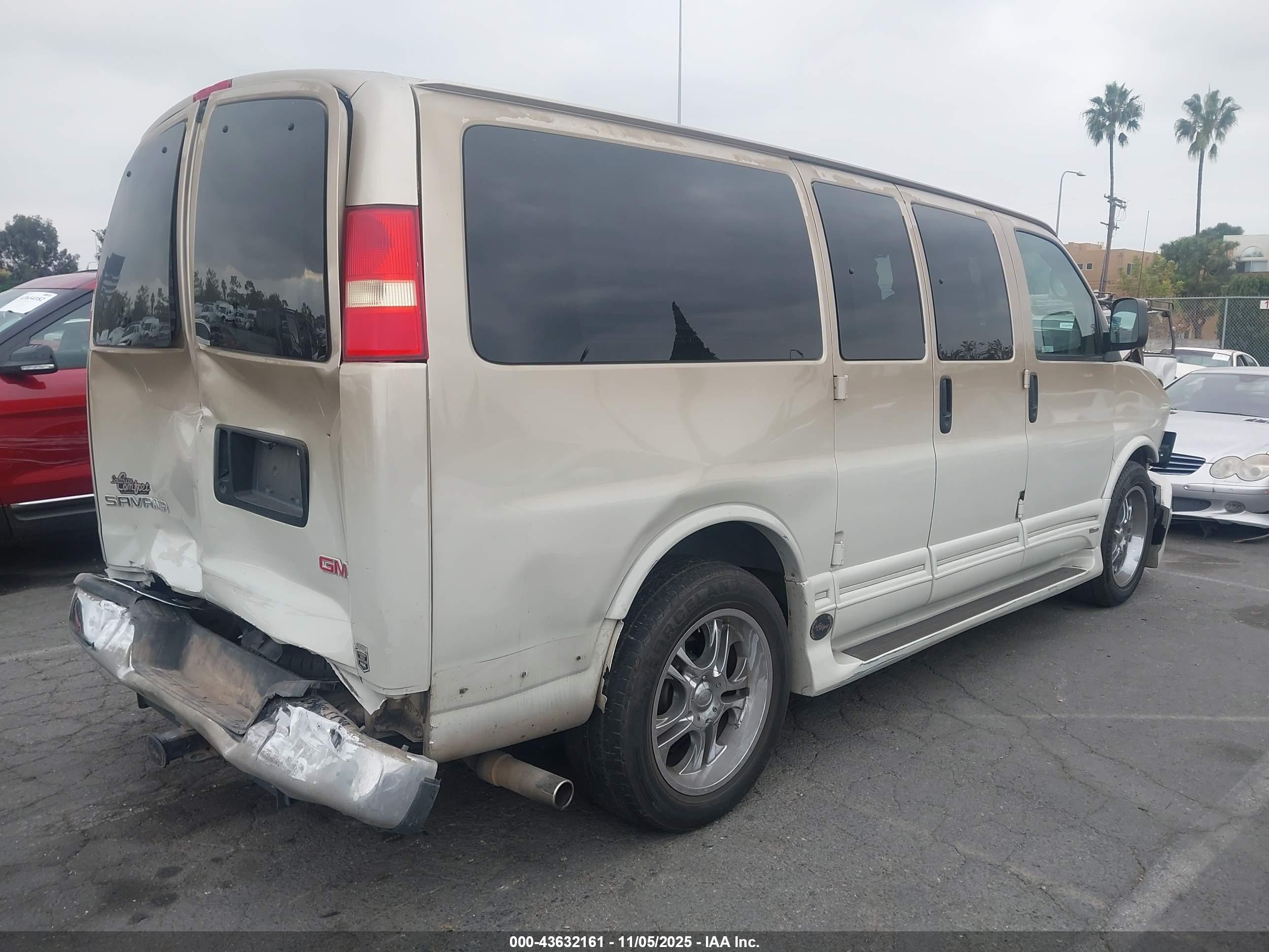 GMC SAVANA image 4