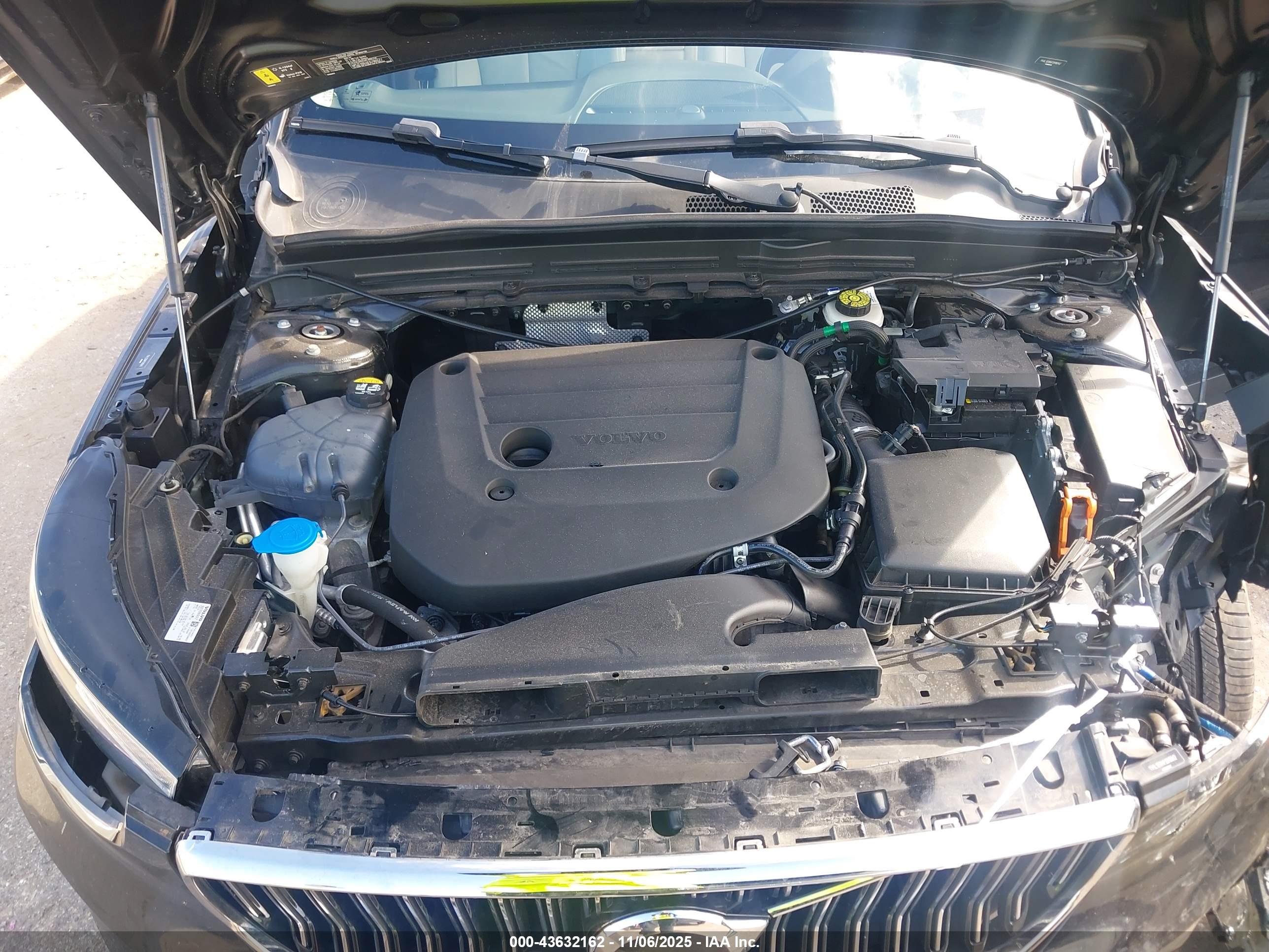 VOLVO XC40 image 10