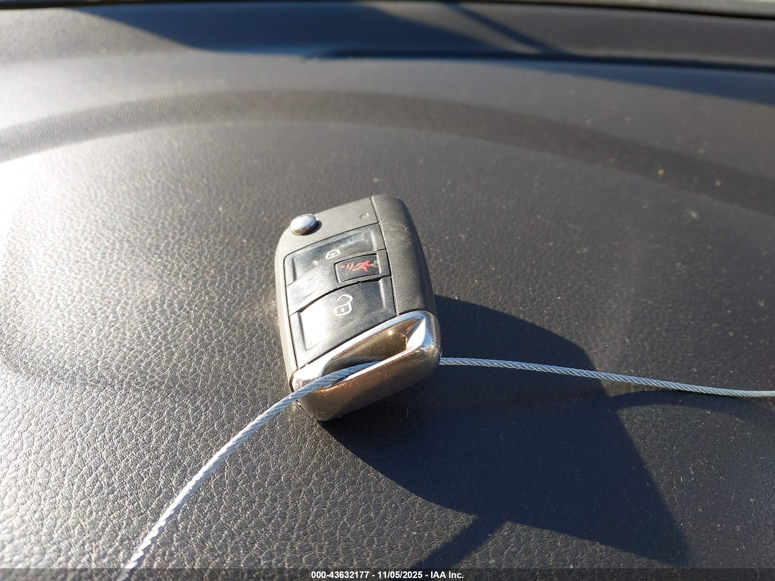 VOLKSWAGEN E-GOLF image 11