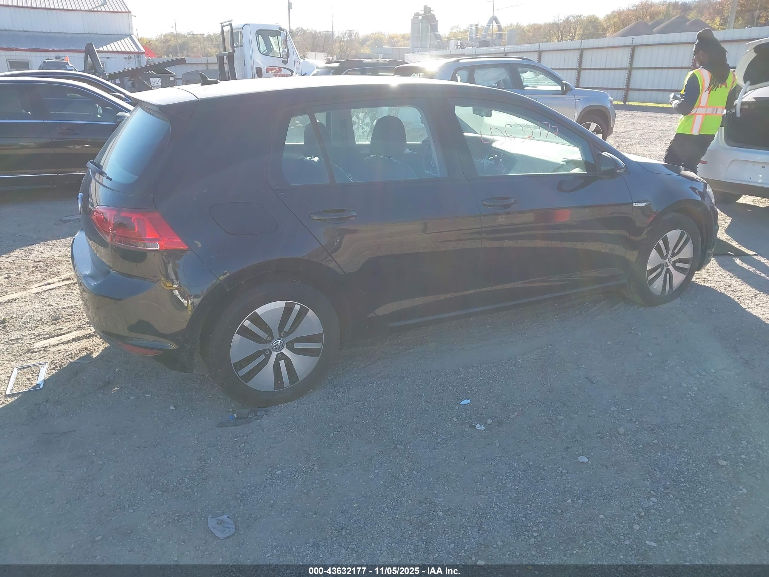 VOLKSWAGEN E-GOLF image 4