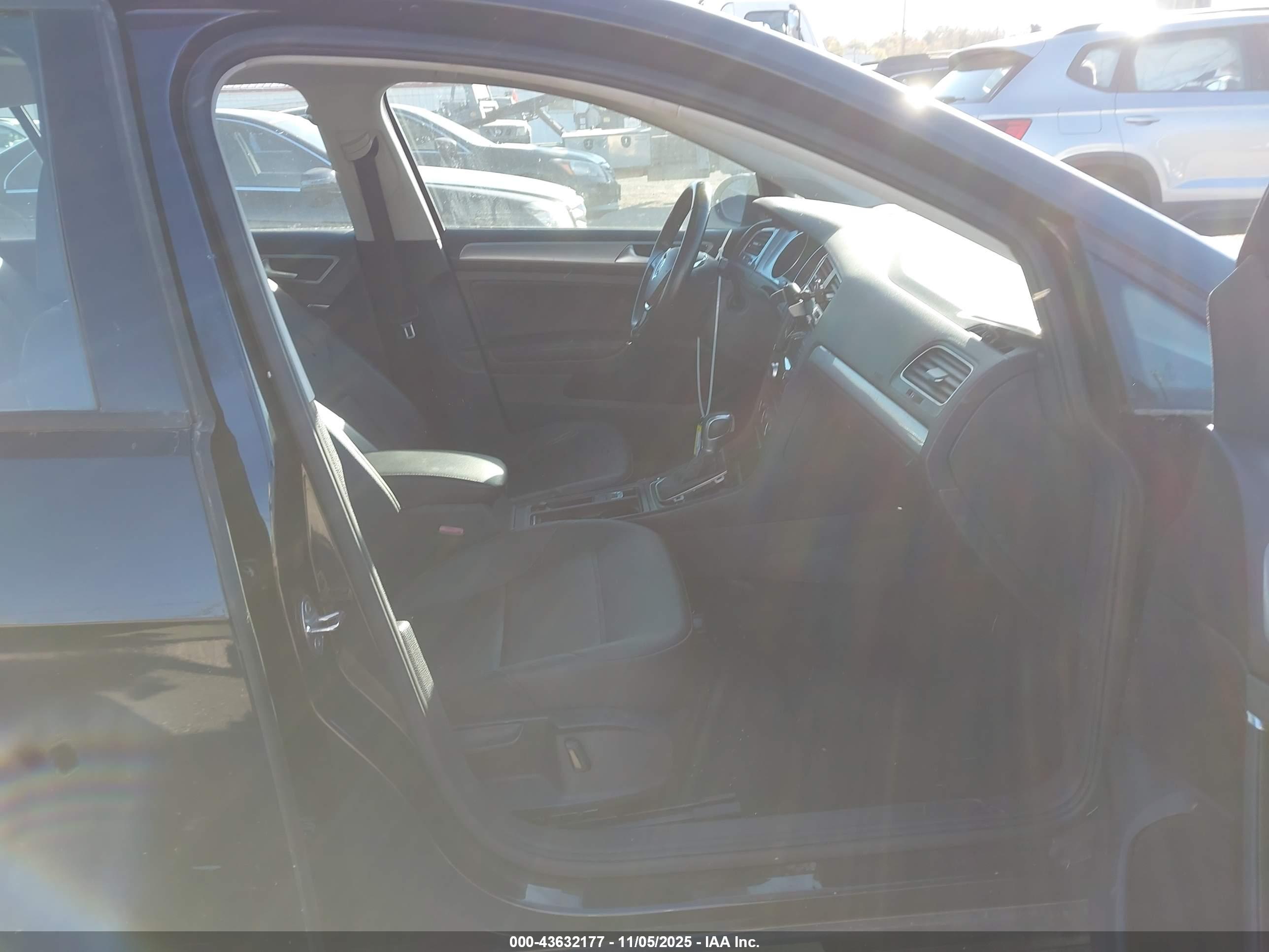 VOLKSWAGEN E-GOLF image 5
