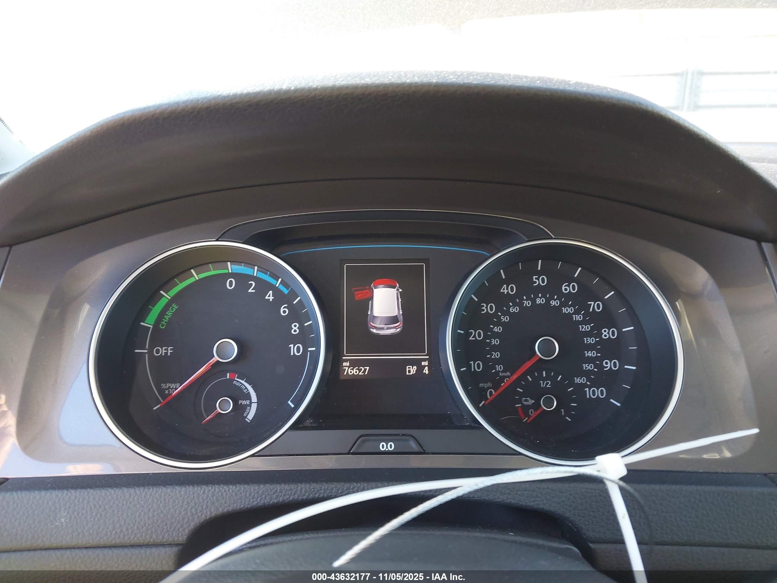 VOLKSWAGEN E-GOLF image 7
