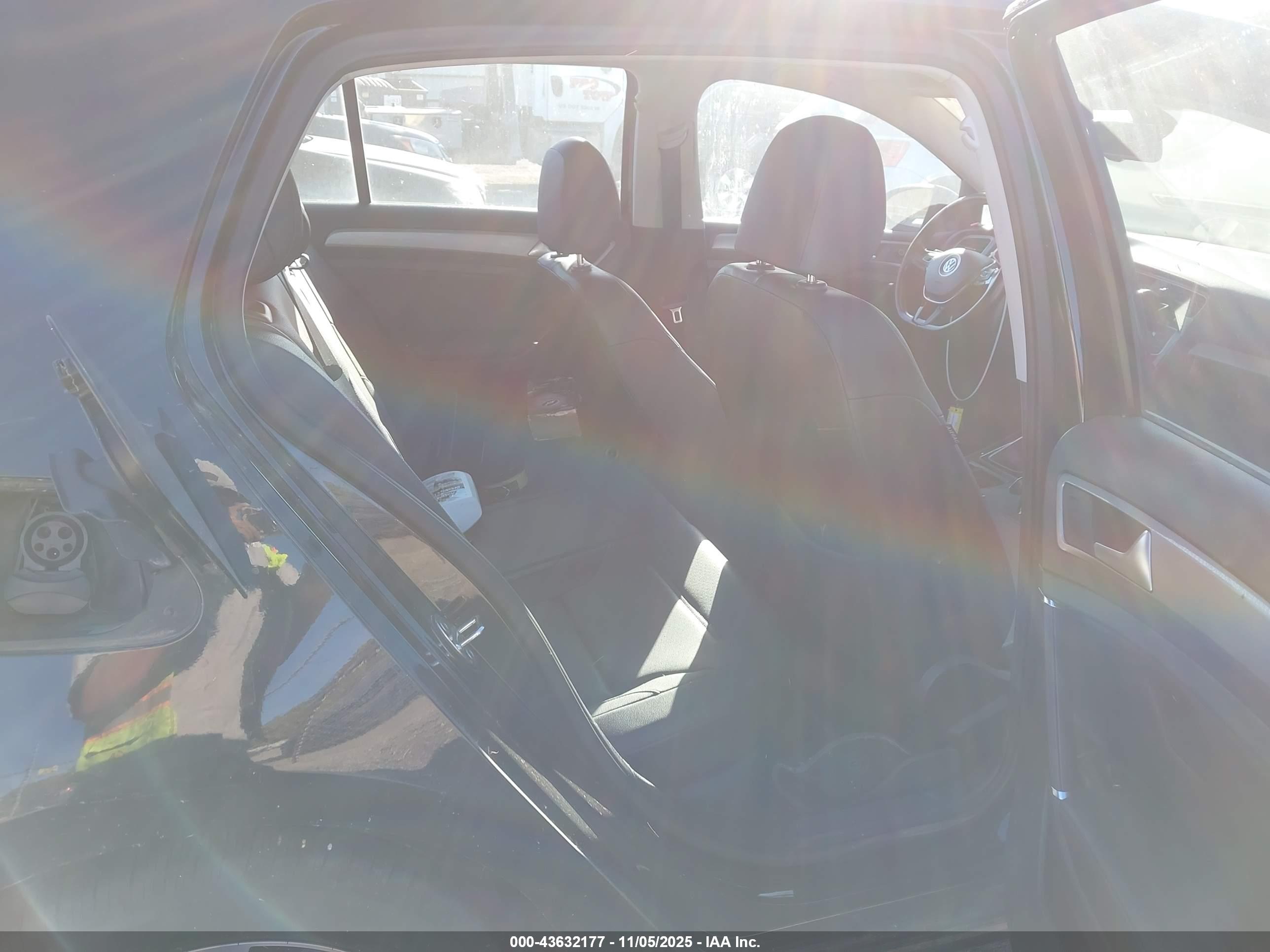 VOLKSWAGEN E-GOLF image 8