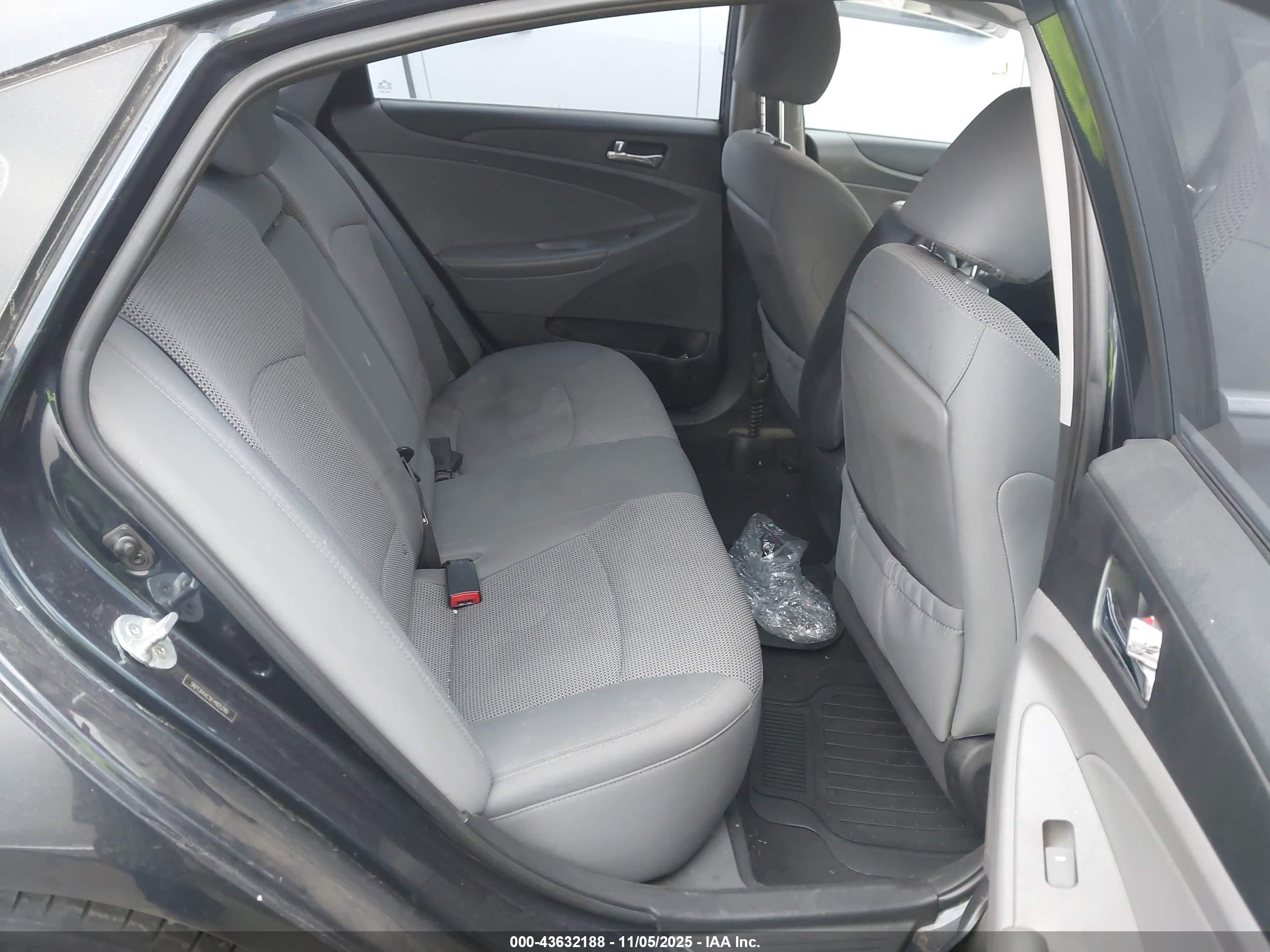 HYUNDAI SONATA image 8