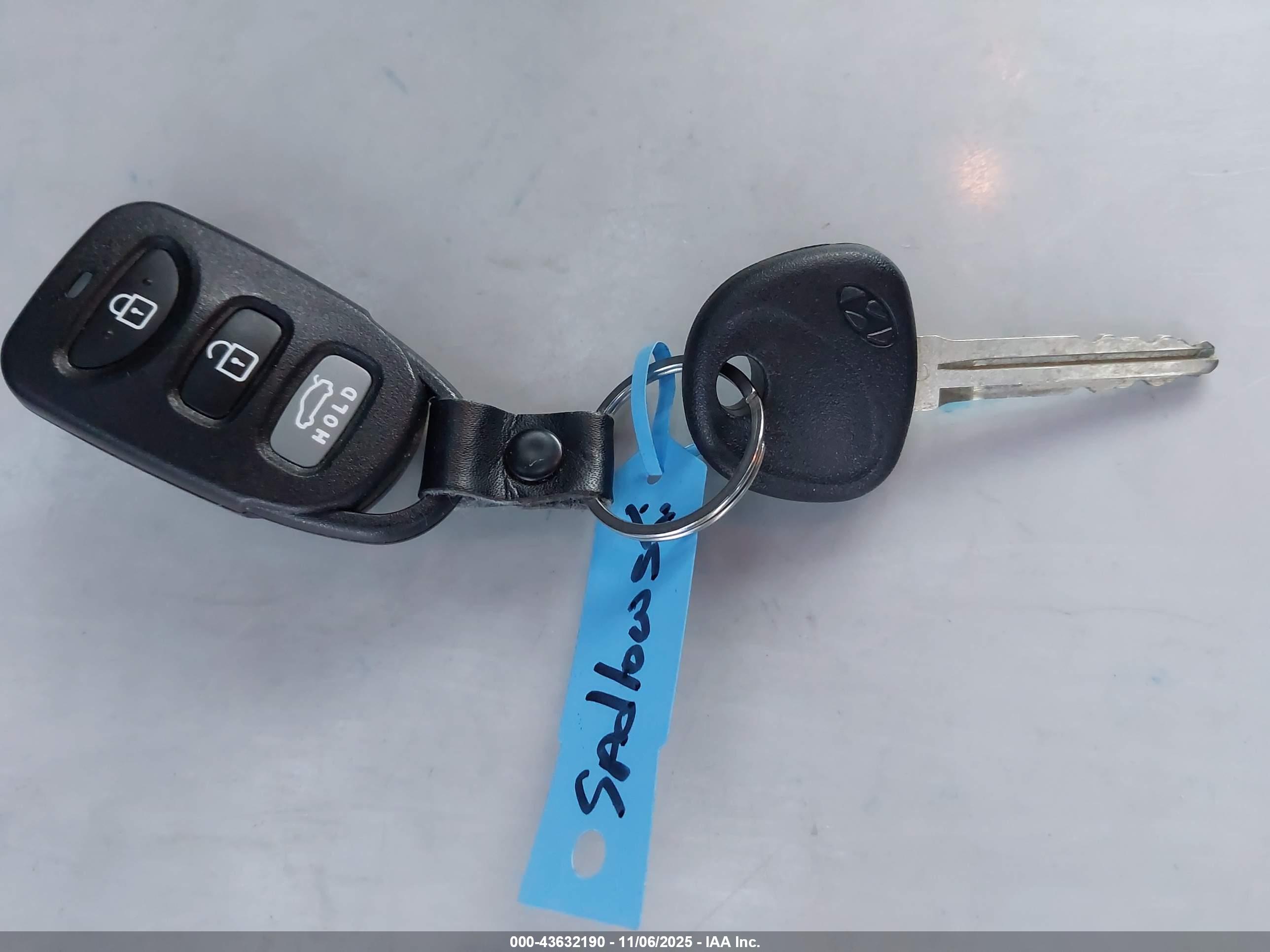 HYUNDAI ELANTRA image 11