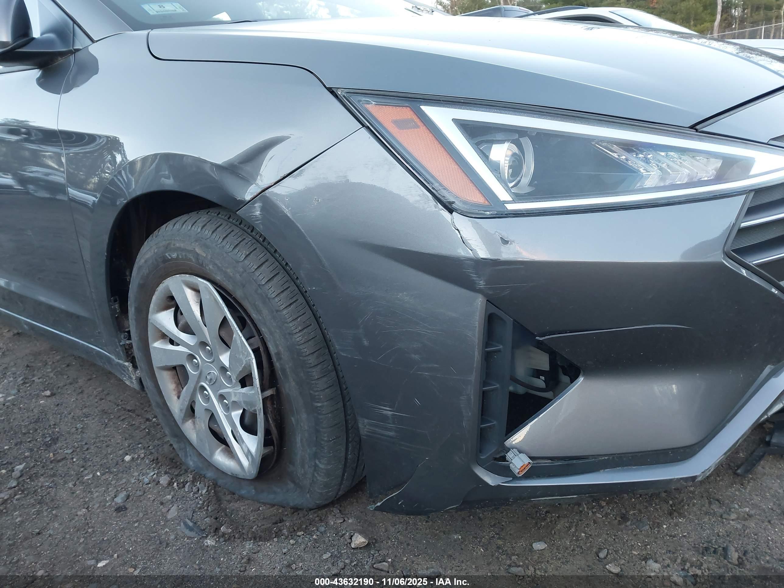HYUNDAI ELANTRA image 6