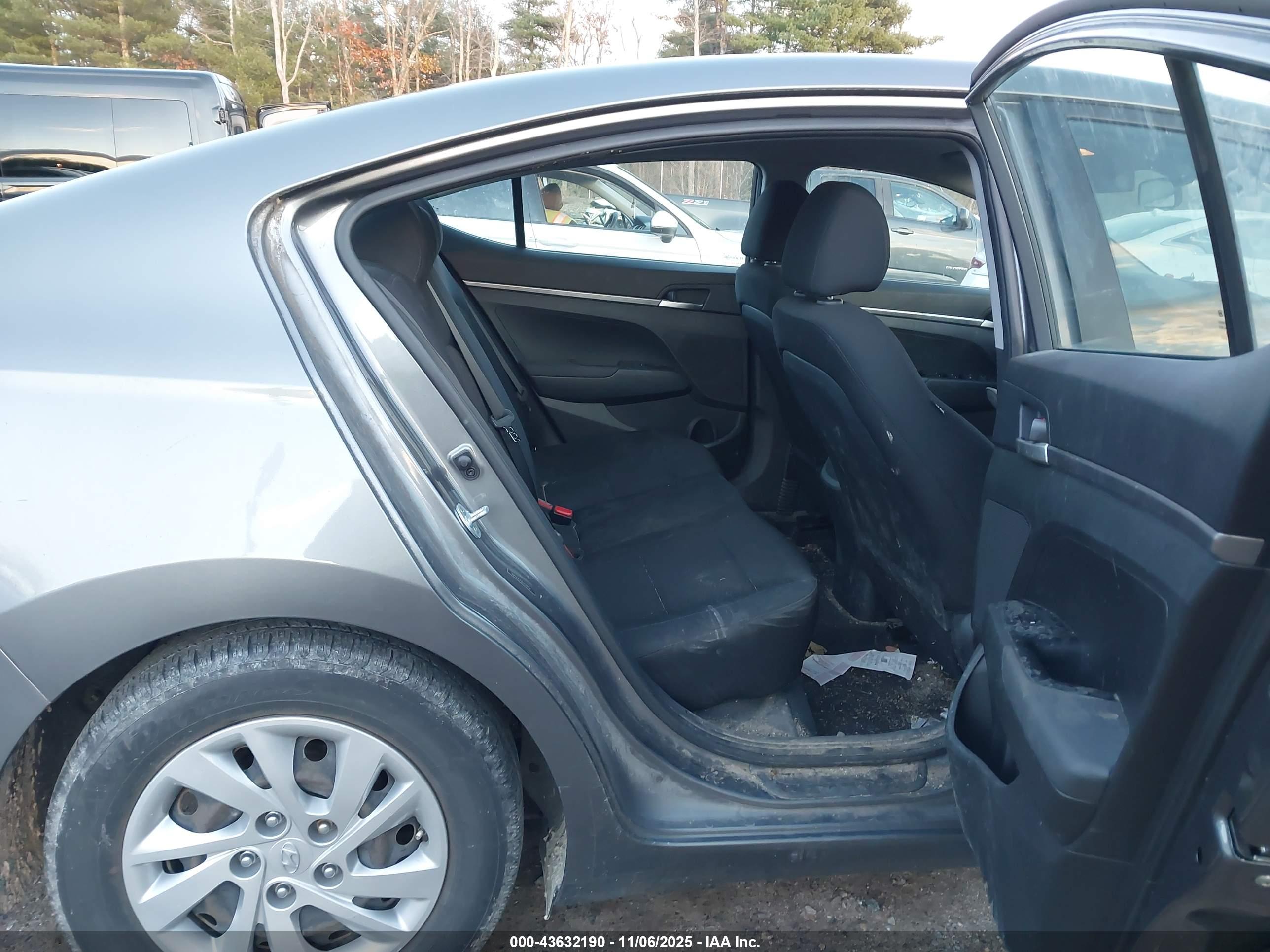HYUNDAI ELANTRA image 8