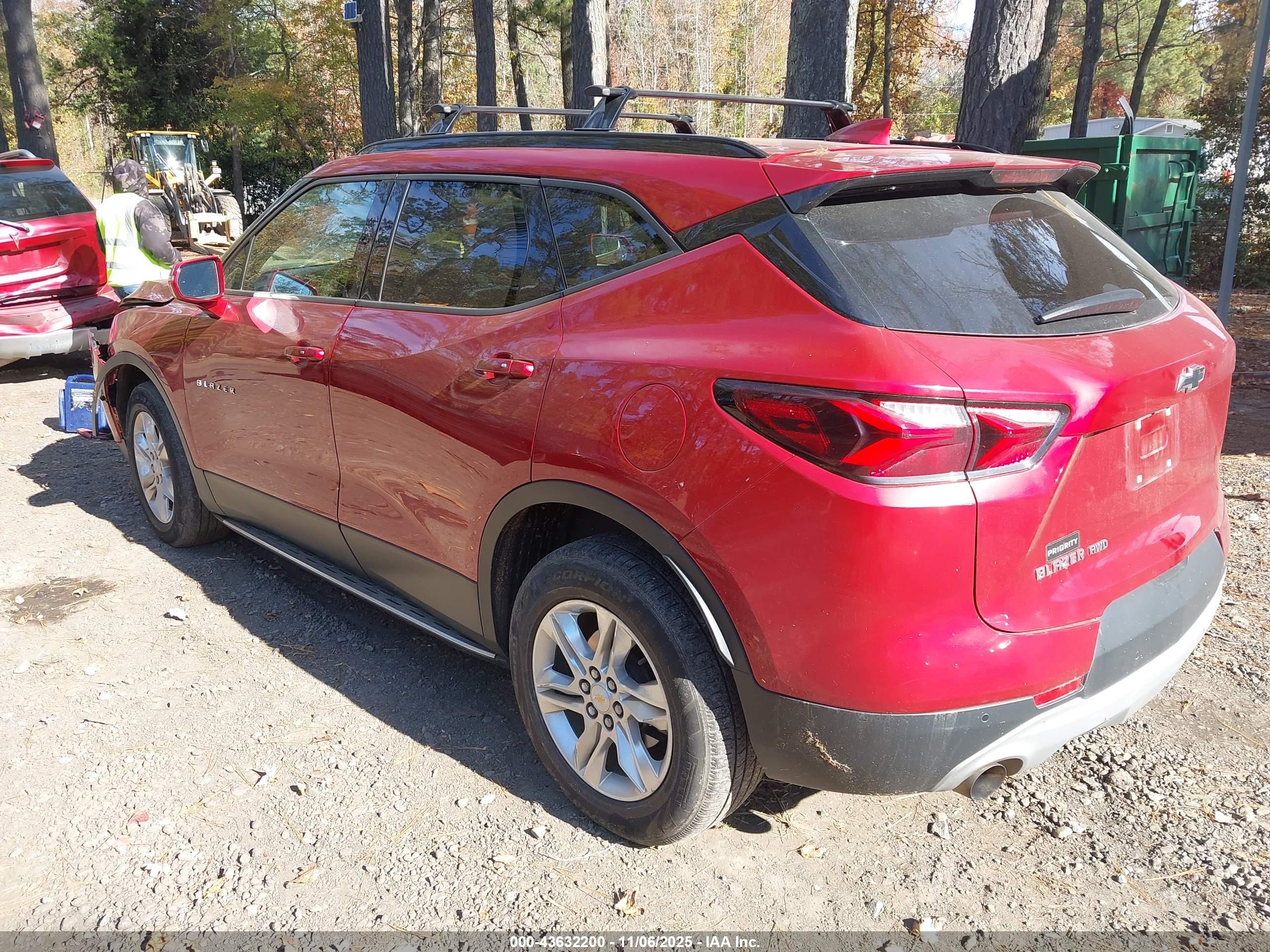 CHEVROLET BLAZER image 3
