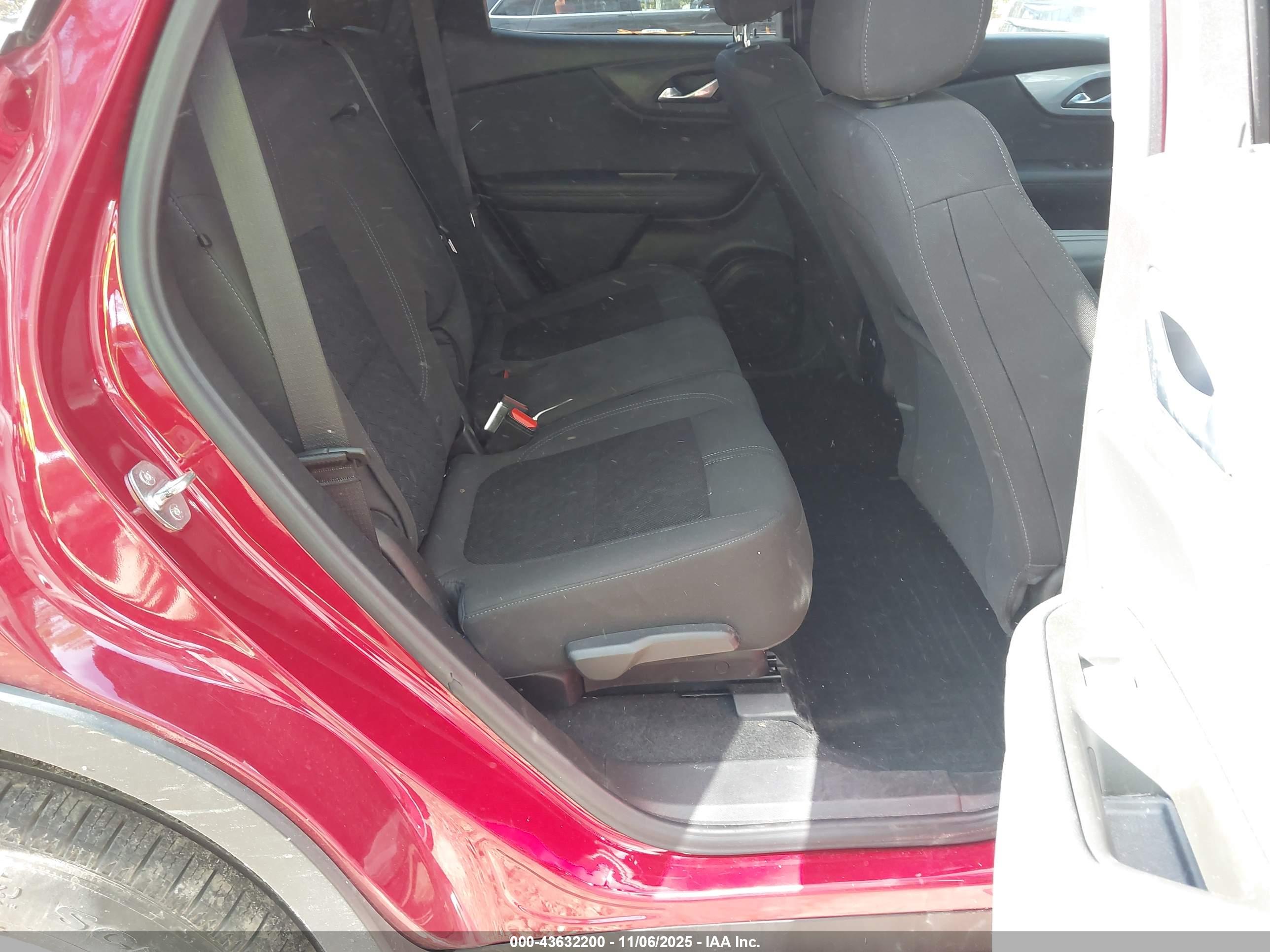 CHEVROLET BLAZER image 8