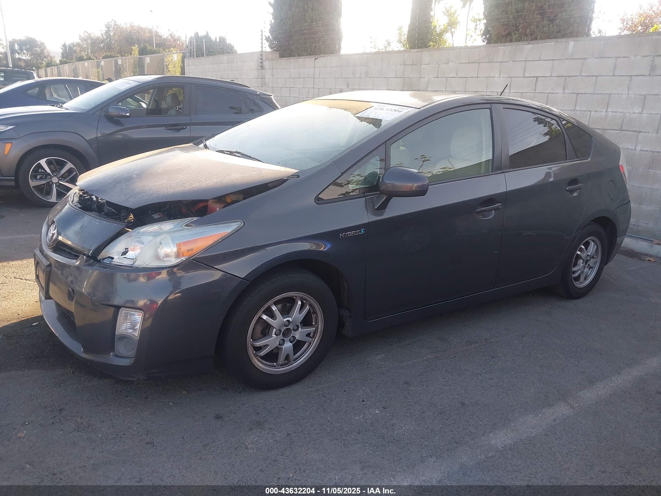 TOYOTA PRIUS image 2