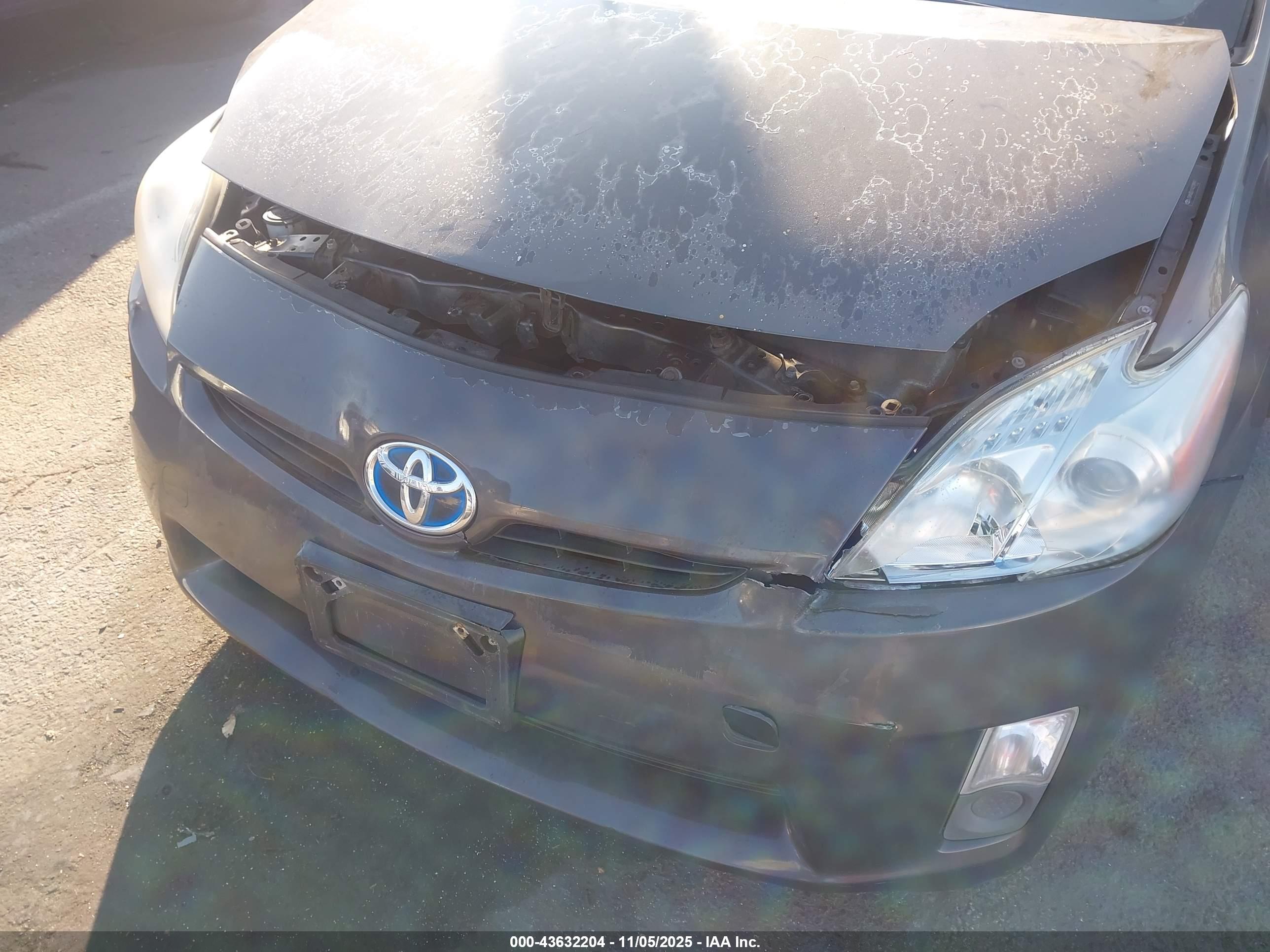 TOYOTA PRIUS image 6