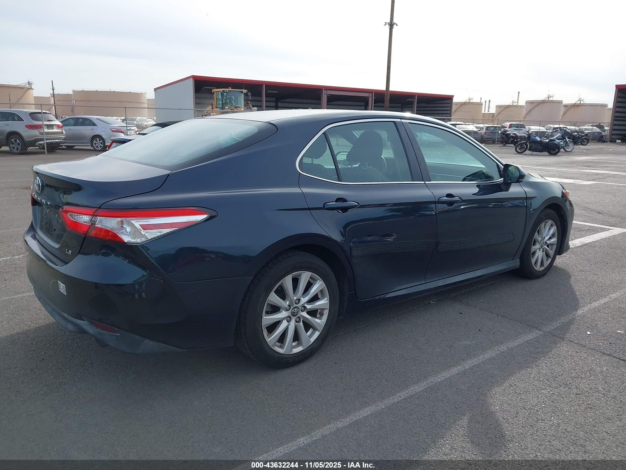 TOYOTA CAMRY image 4