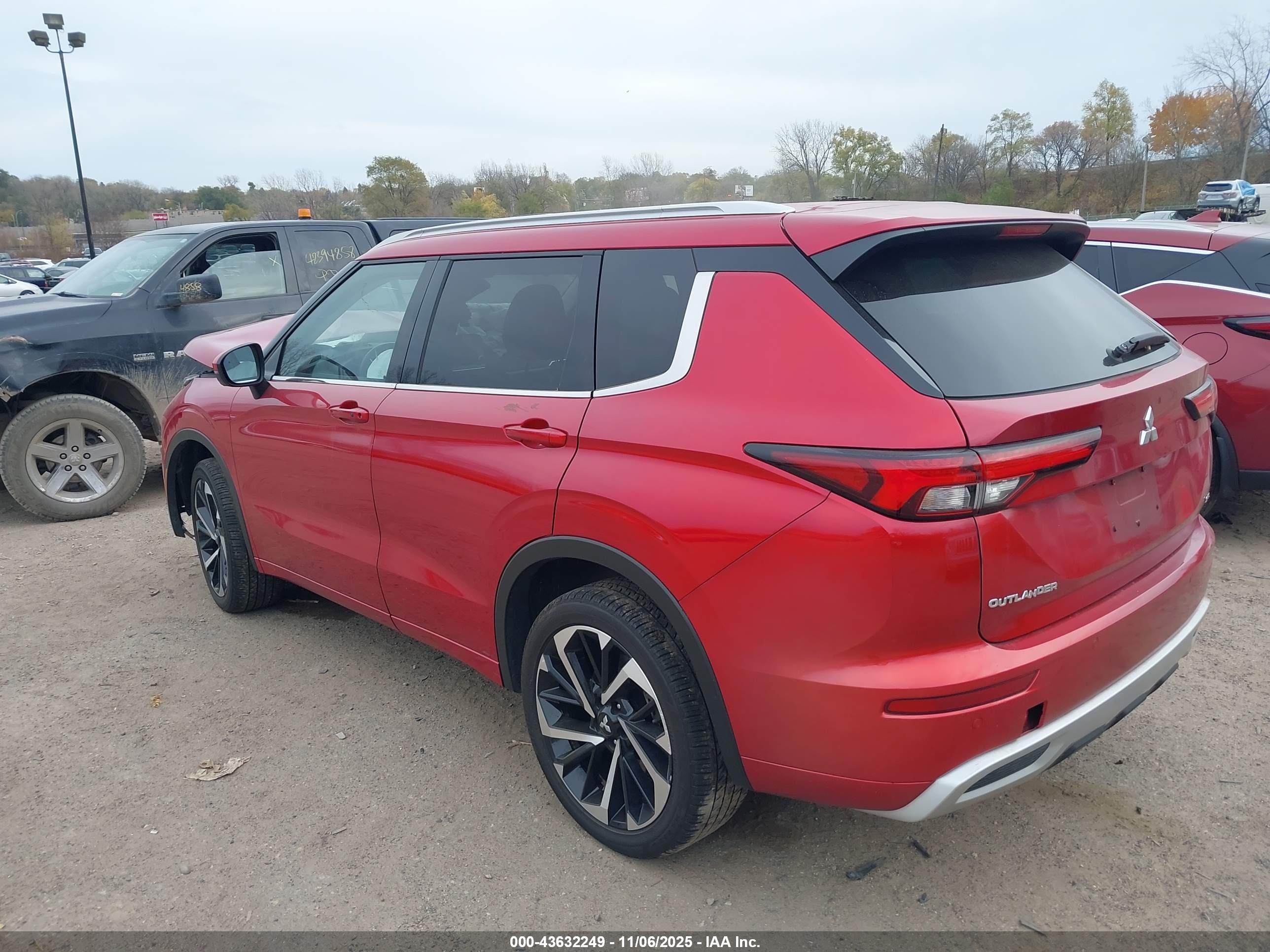 MITSUBISHI OUTLANDER image 3