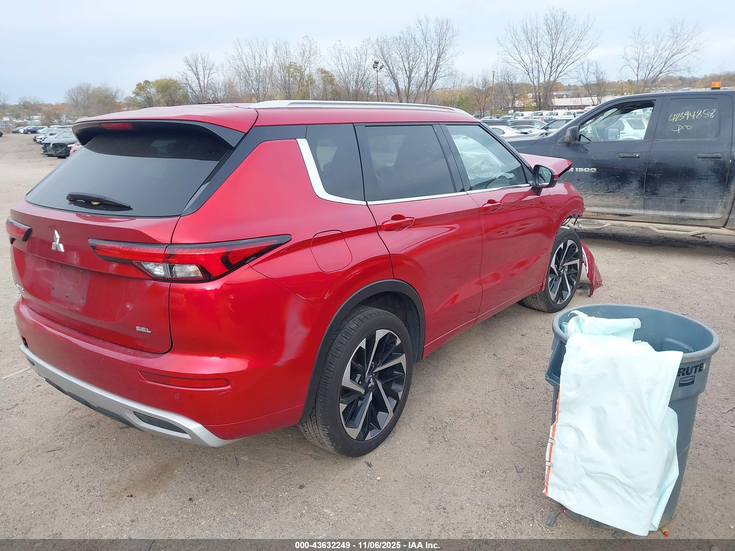 MITSUBISHI OUTLANDER image 4