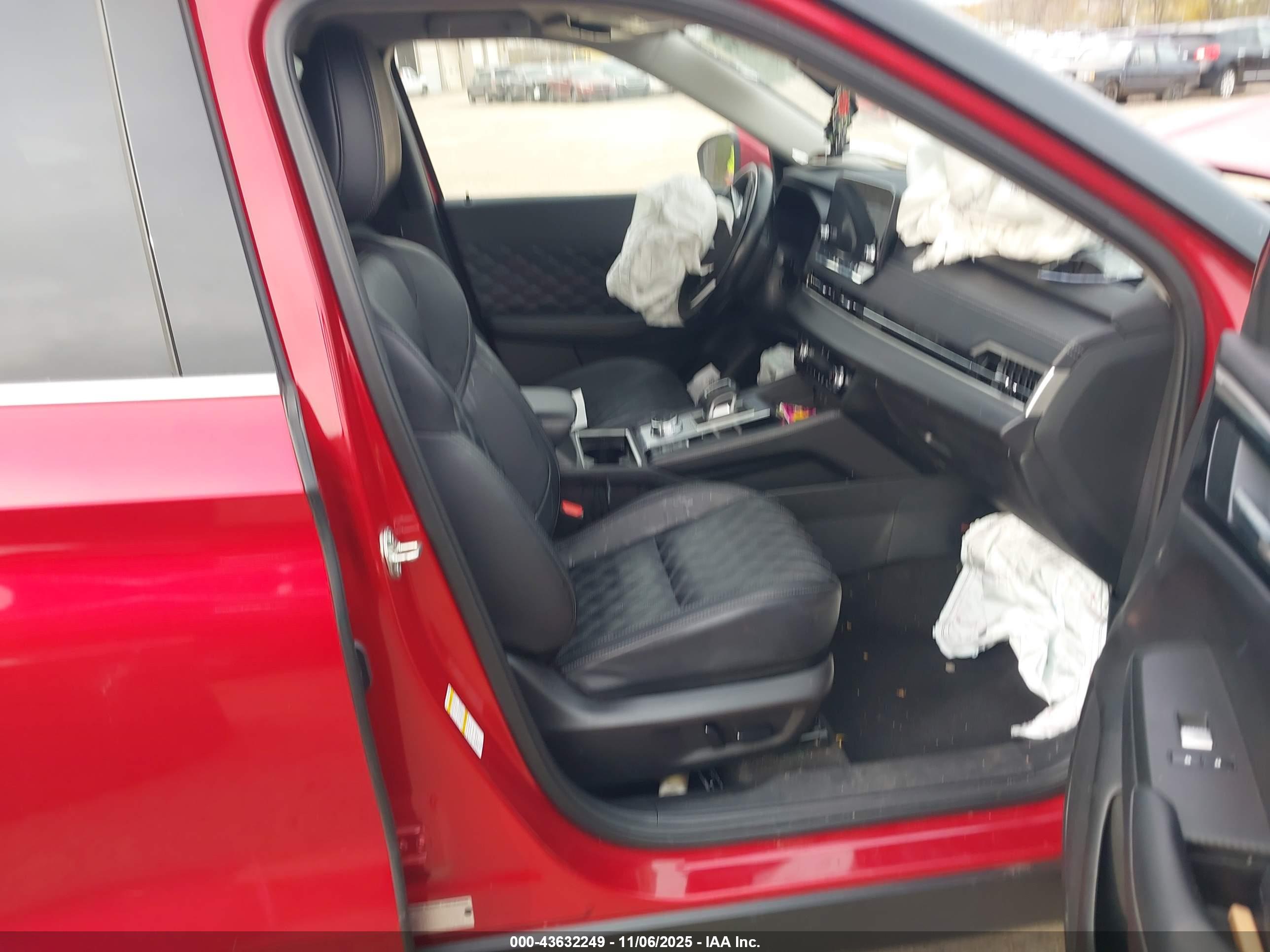 MITSUBISHI OUTLANDER image 5