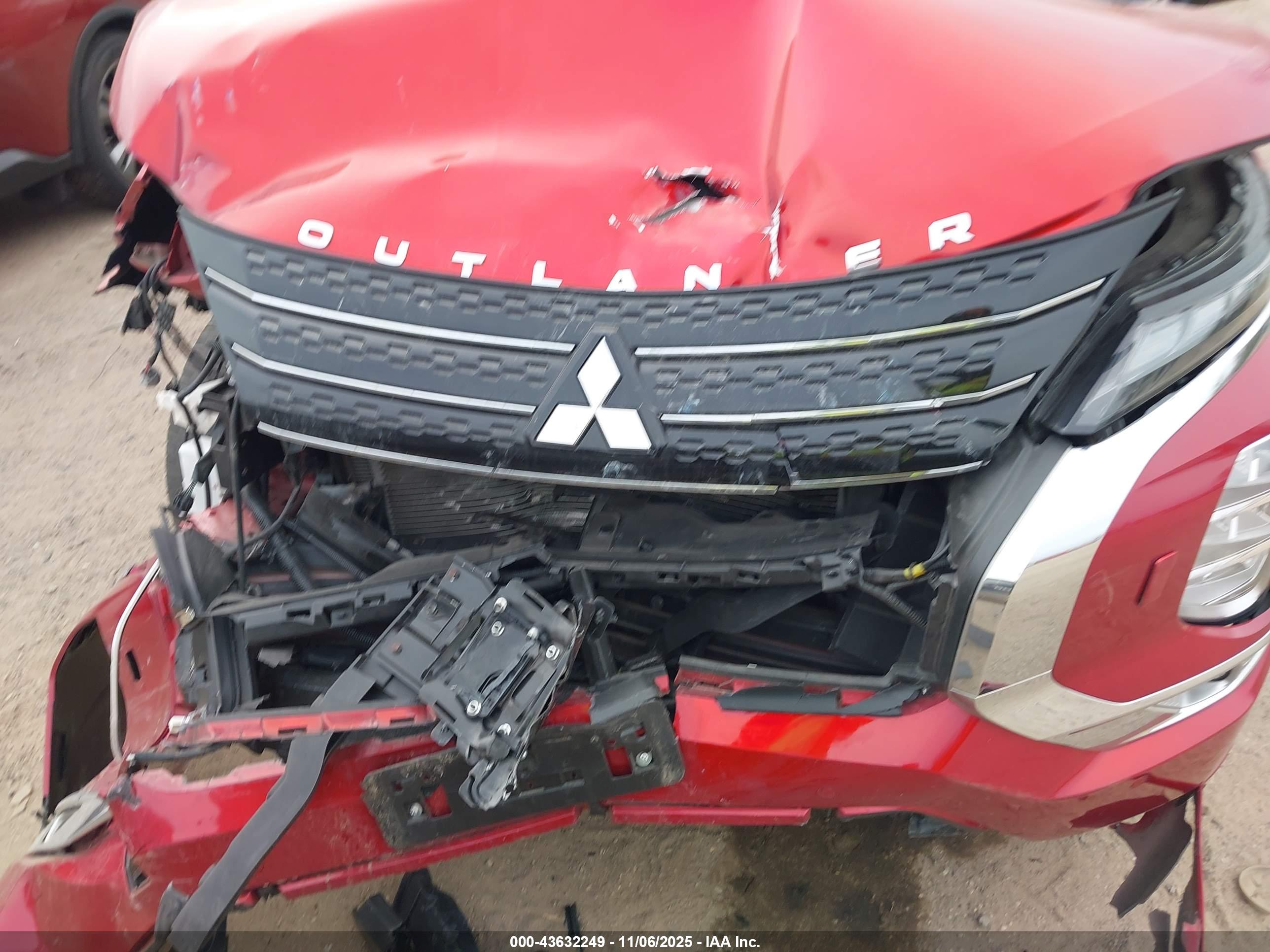 MITSUBISHI OUTLANDER image 6