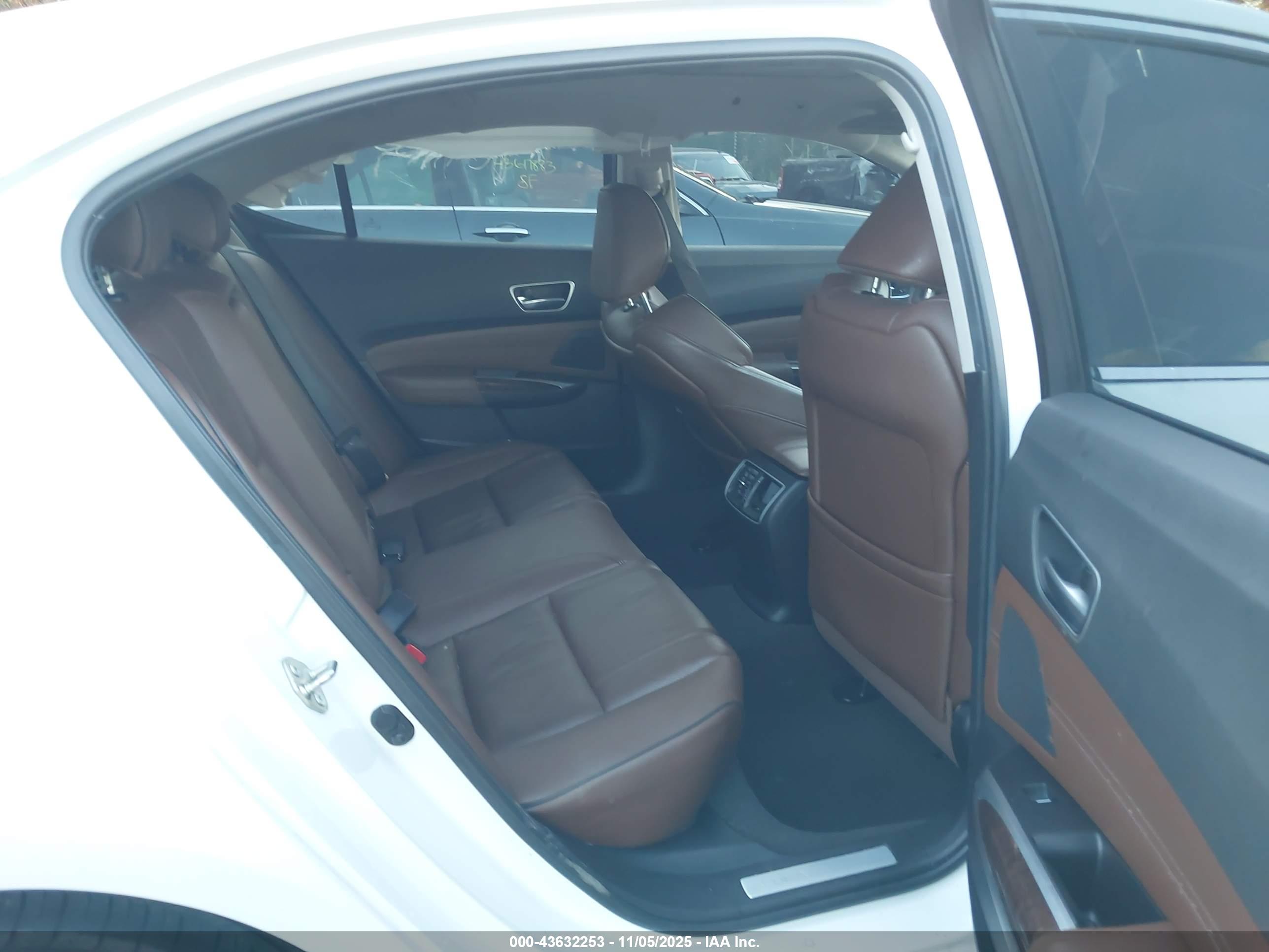 ACURA TLX image 8
