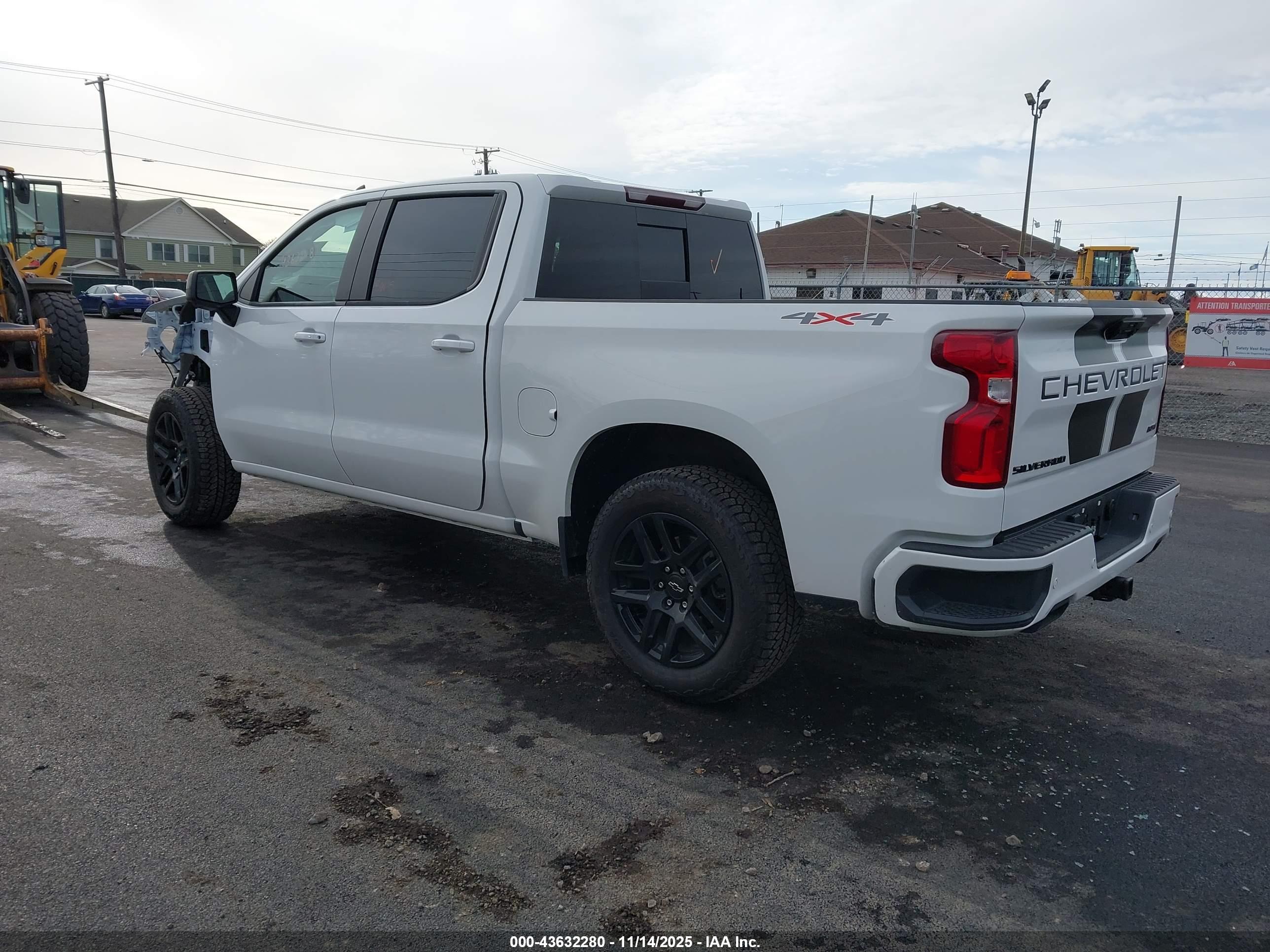 CHEVROLET SILVERADO image 3