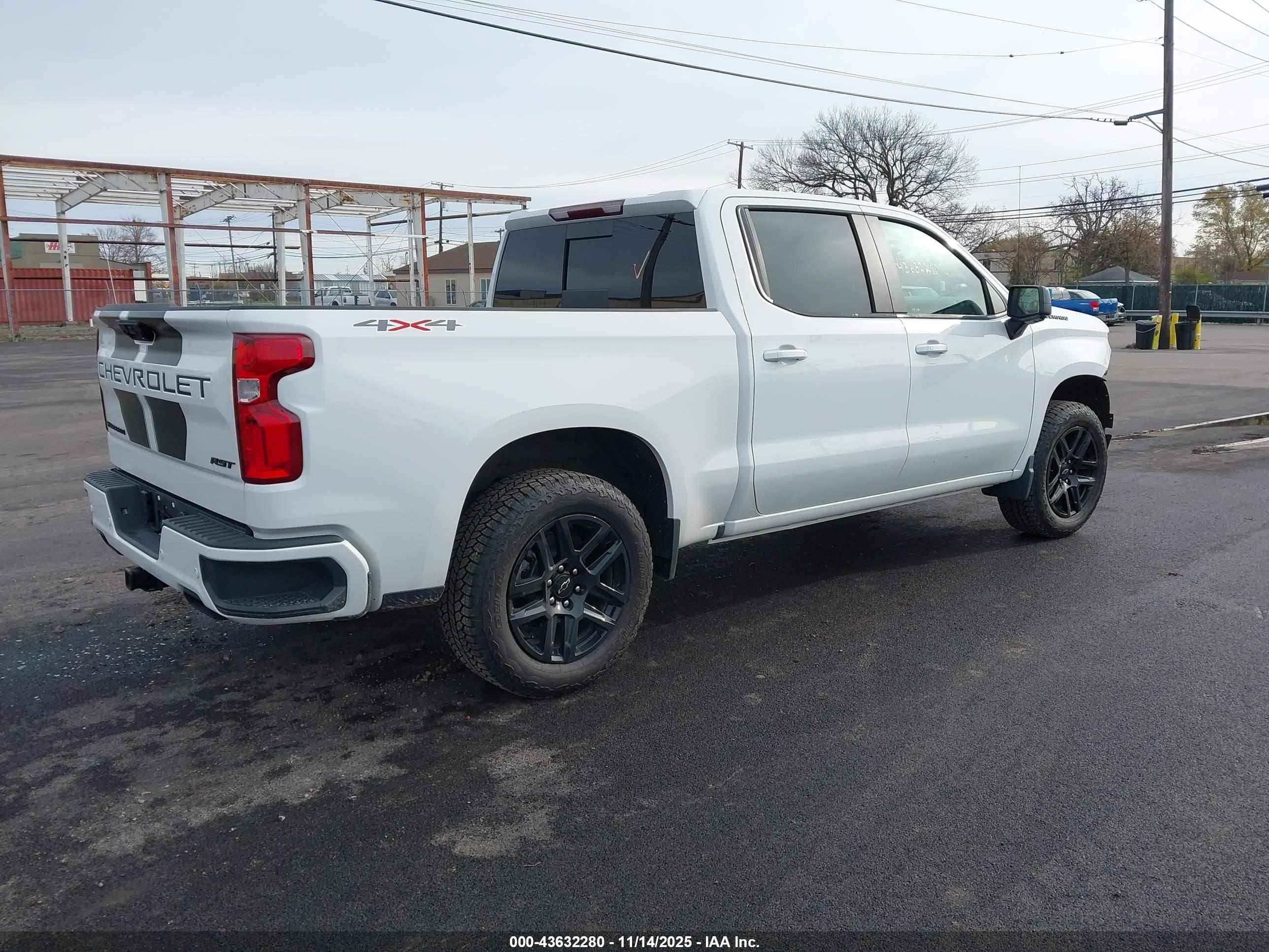 CHEVROLET SILVERADO image 4