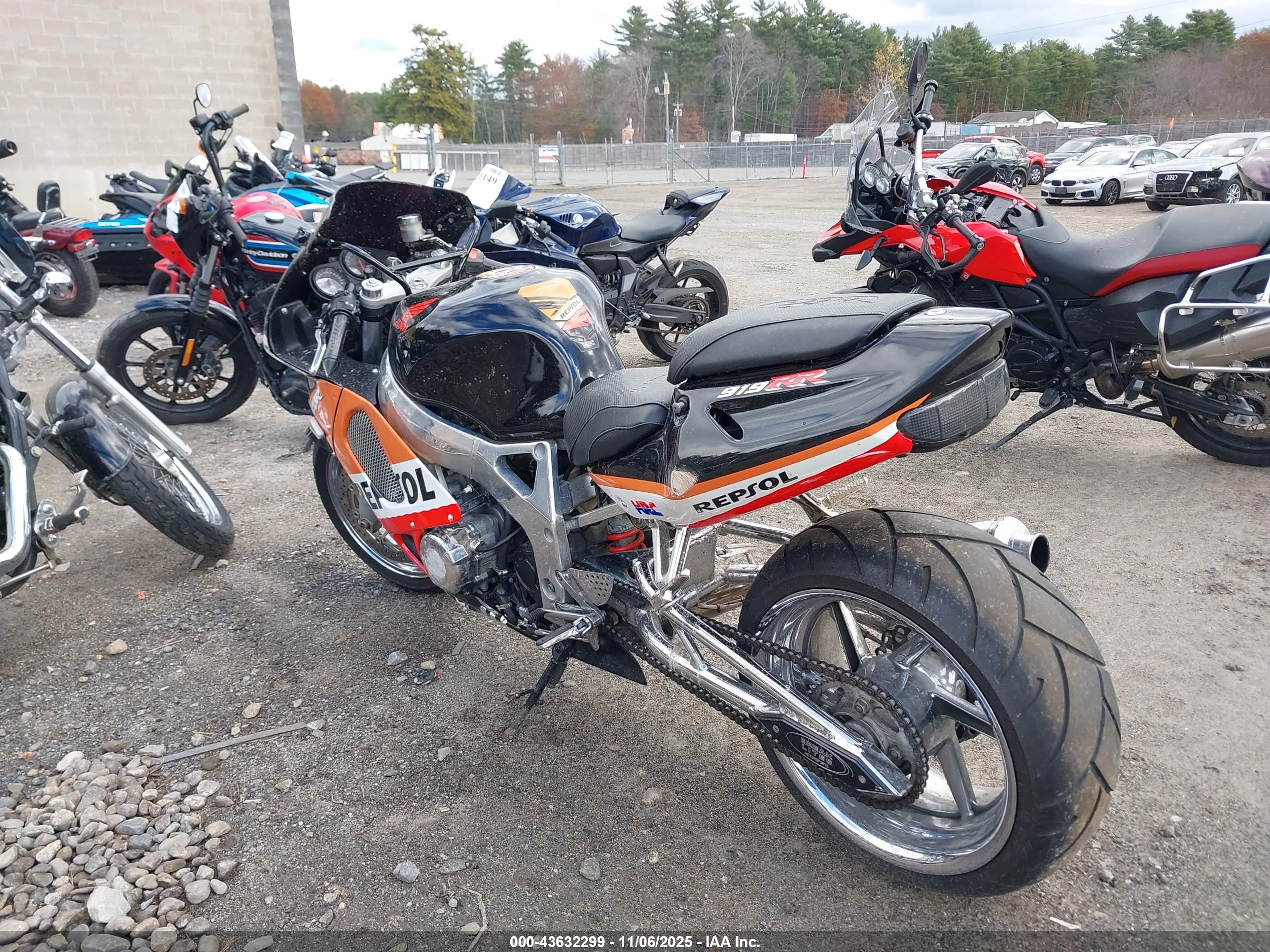HONDA CBR900 image 3