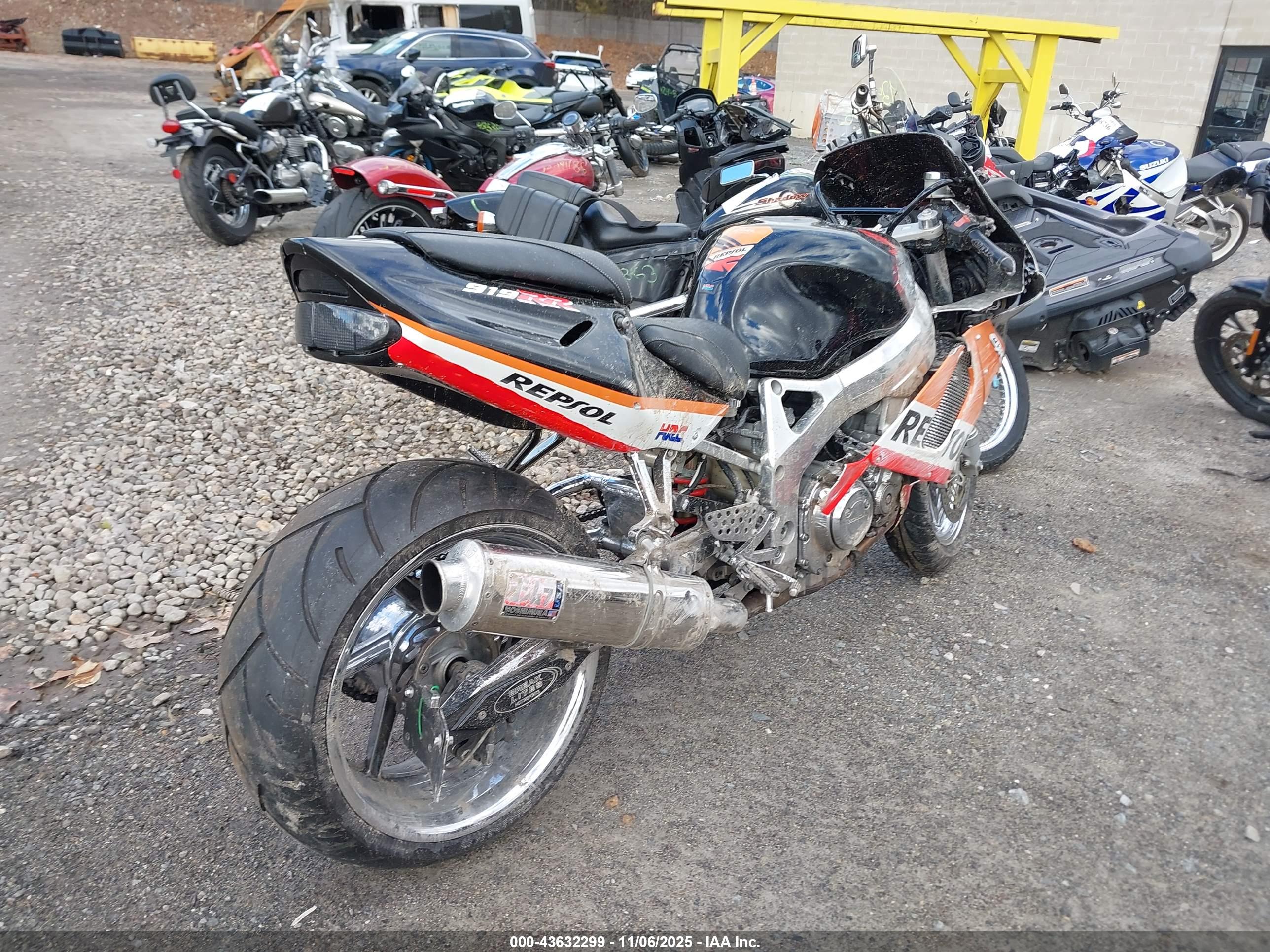 HONDA CBR900 image 4