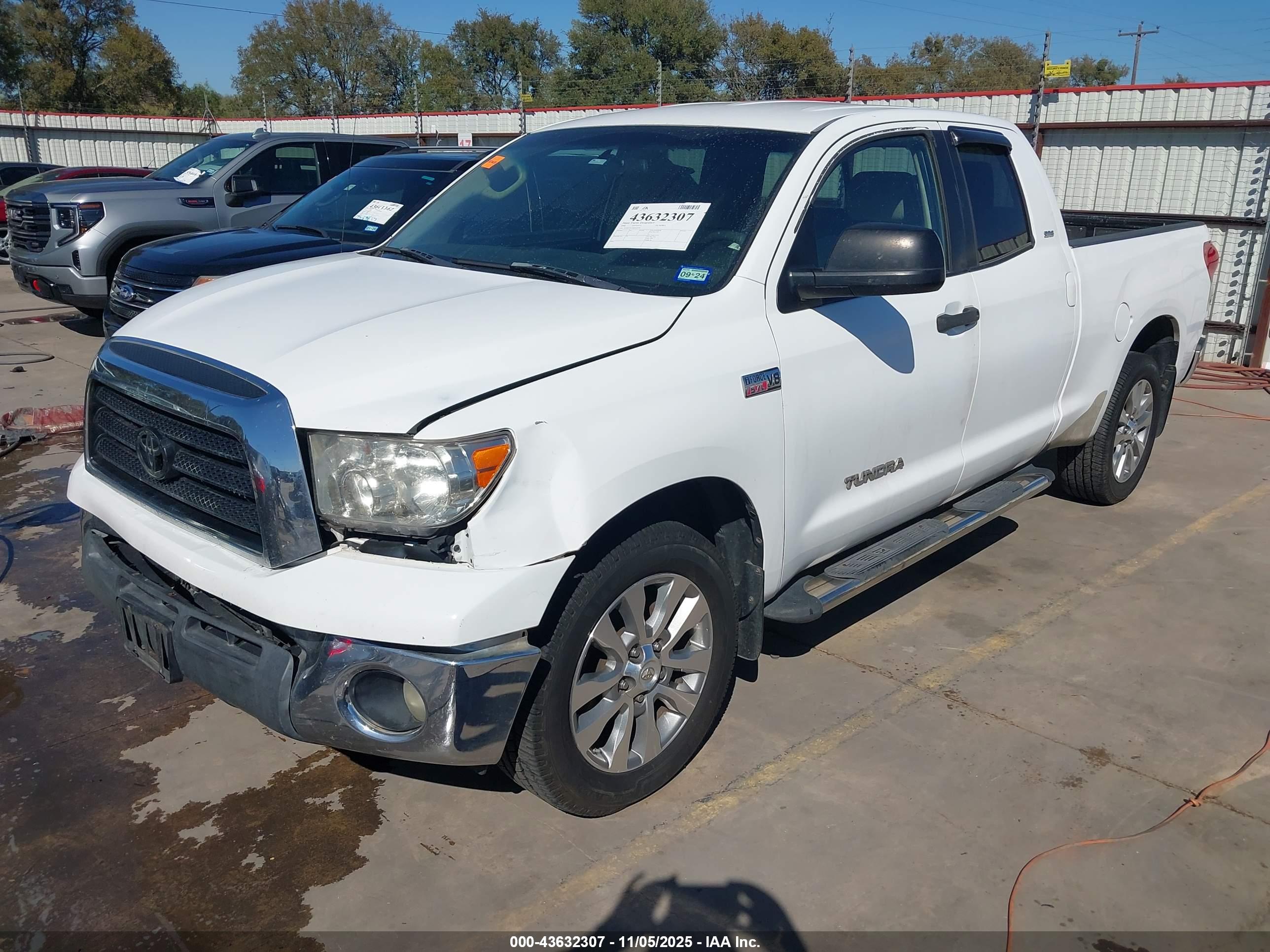 TOYOTA TUNDRA image 2
