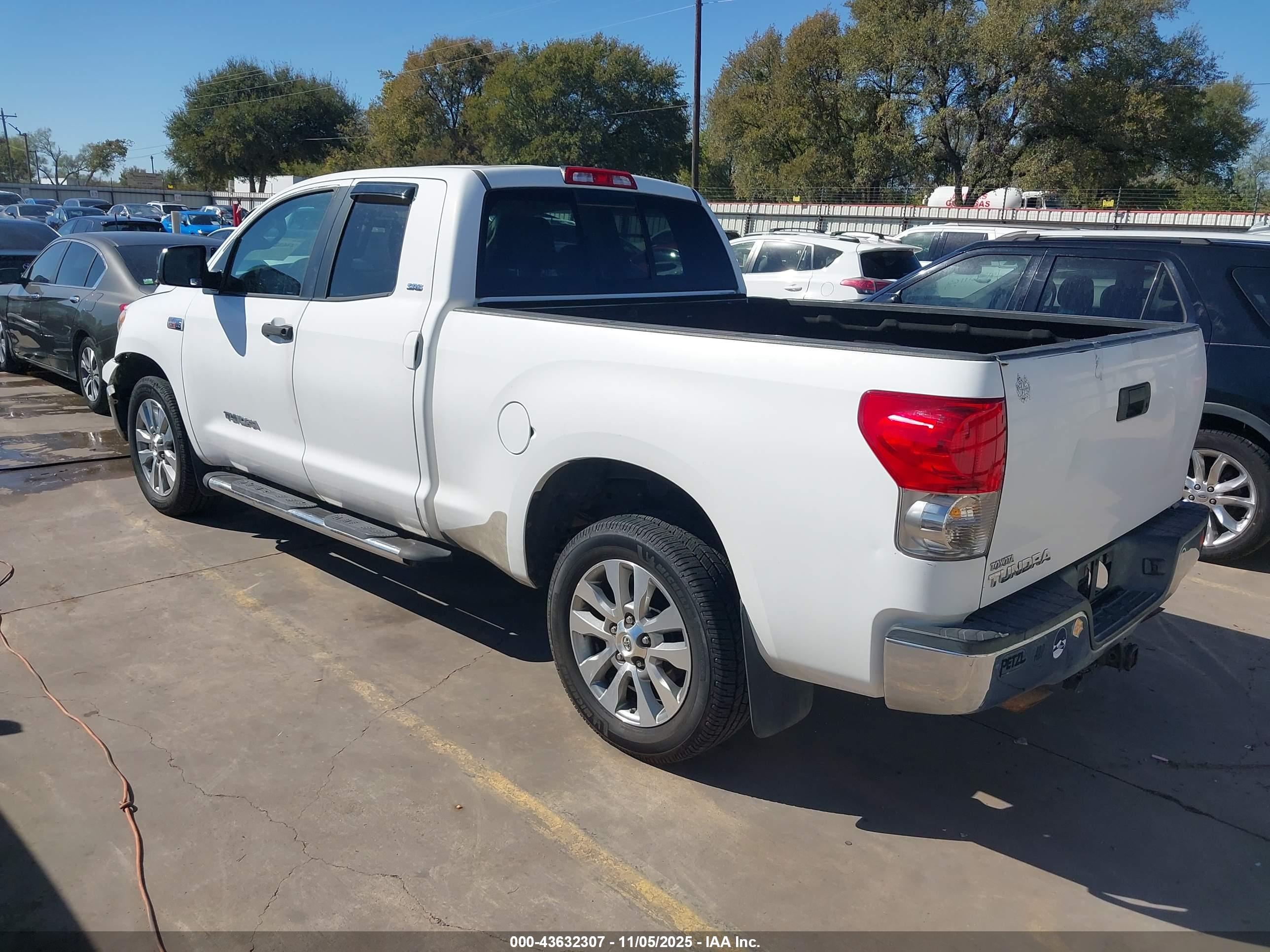 TOYOTA TUNDRA image 3