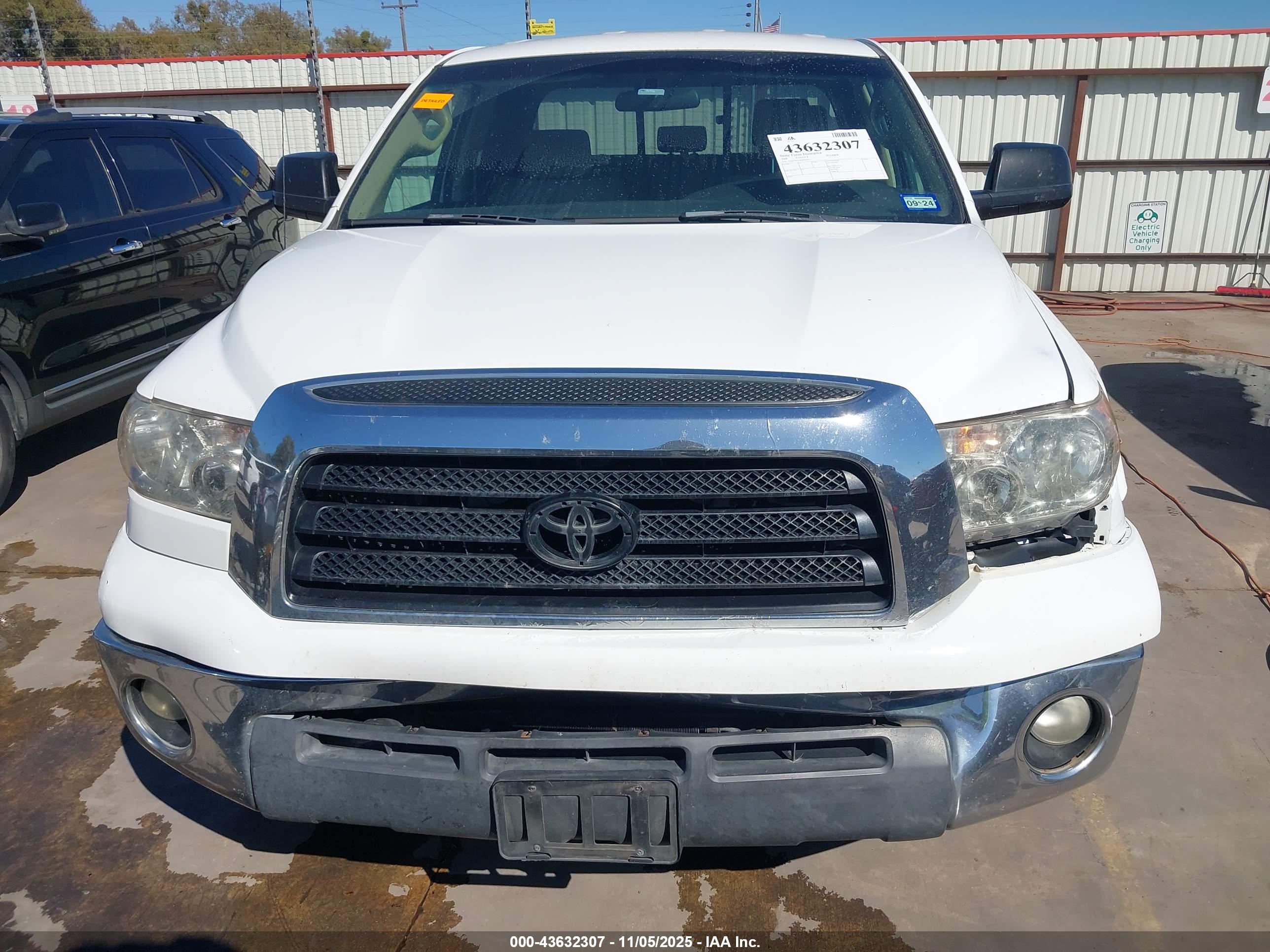 TOYOTA TUNDRA image 6