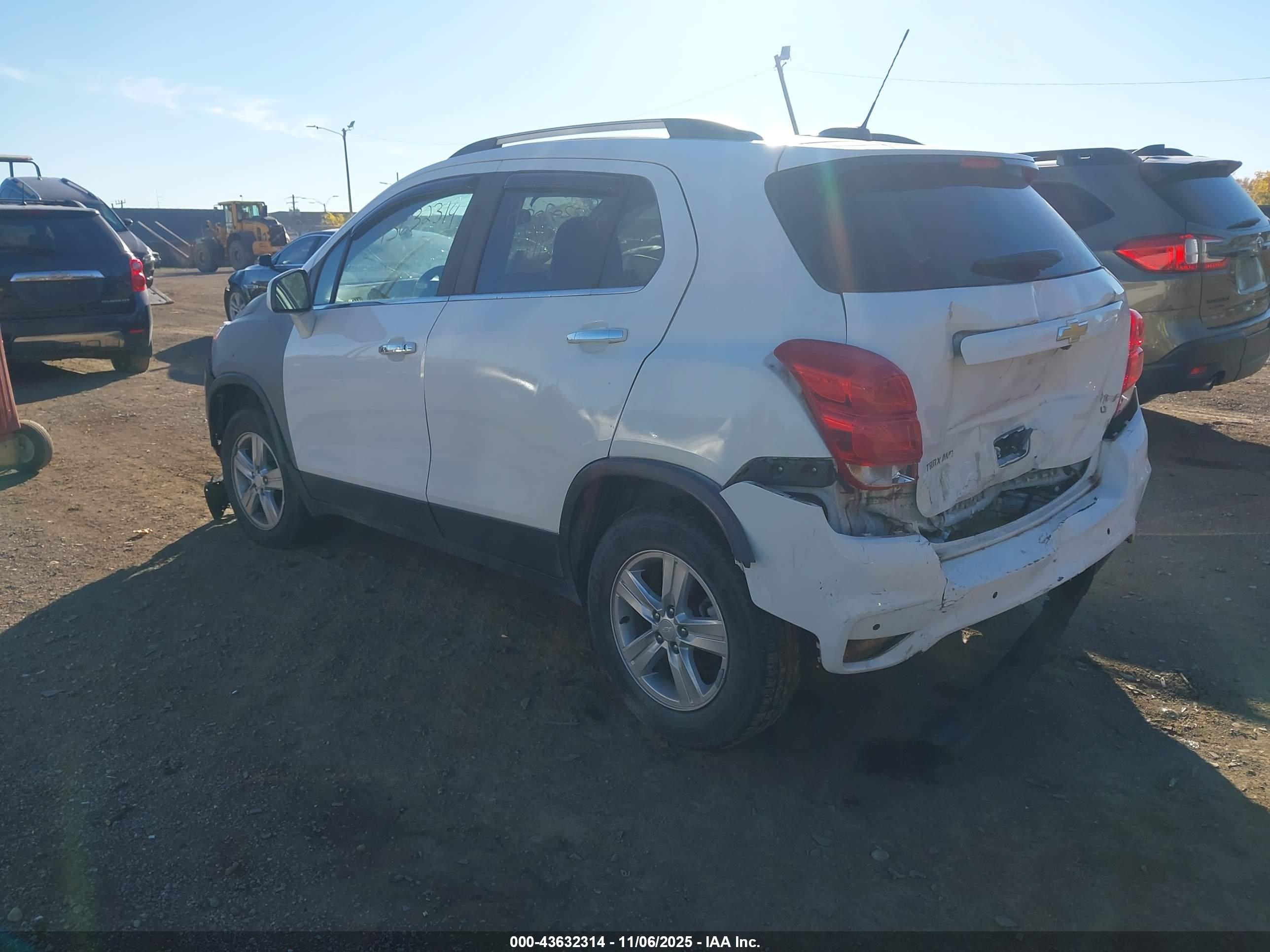 CHEVROLET TRAX image 3