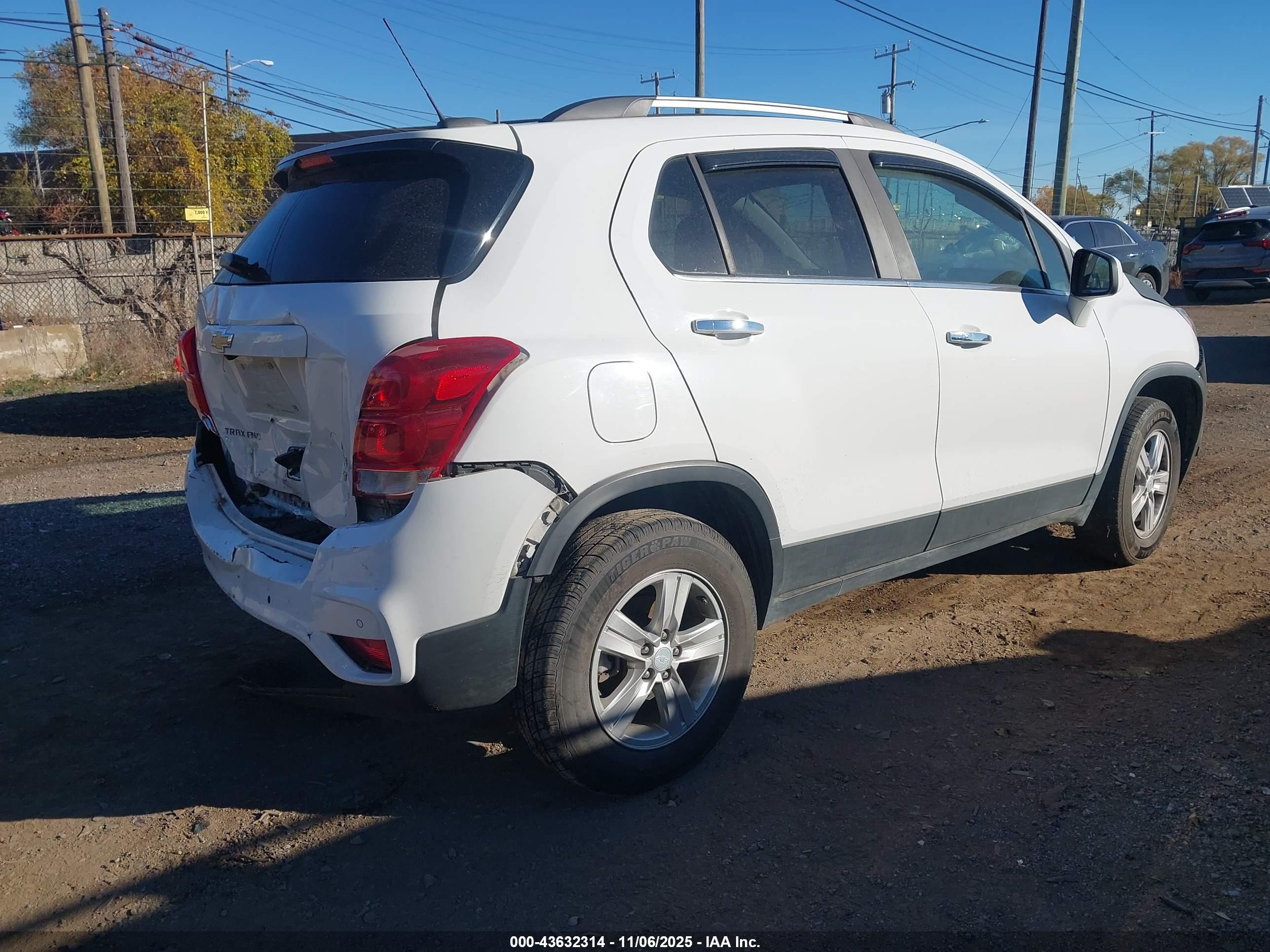 CHEVROLET TRAX image 4