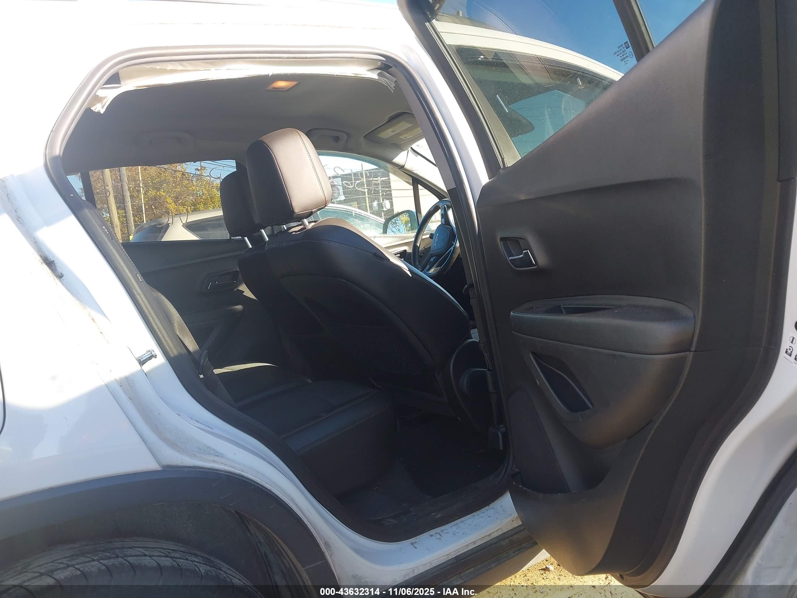 CHEVROLET TRAX image 8