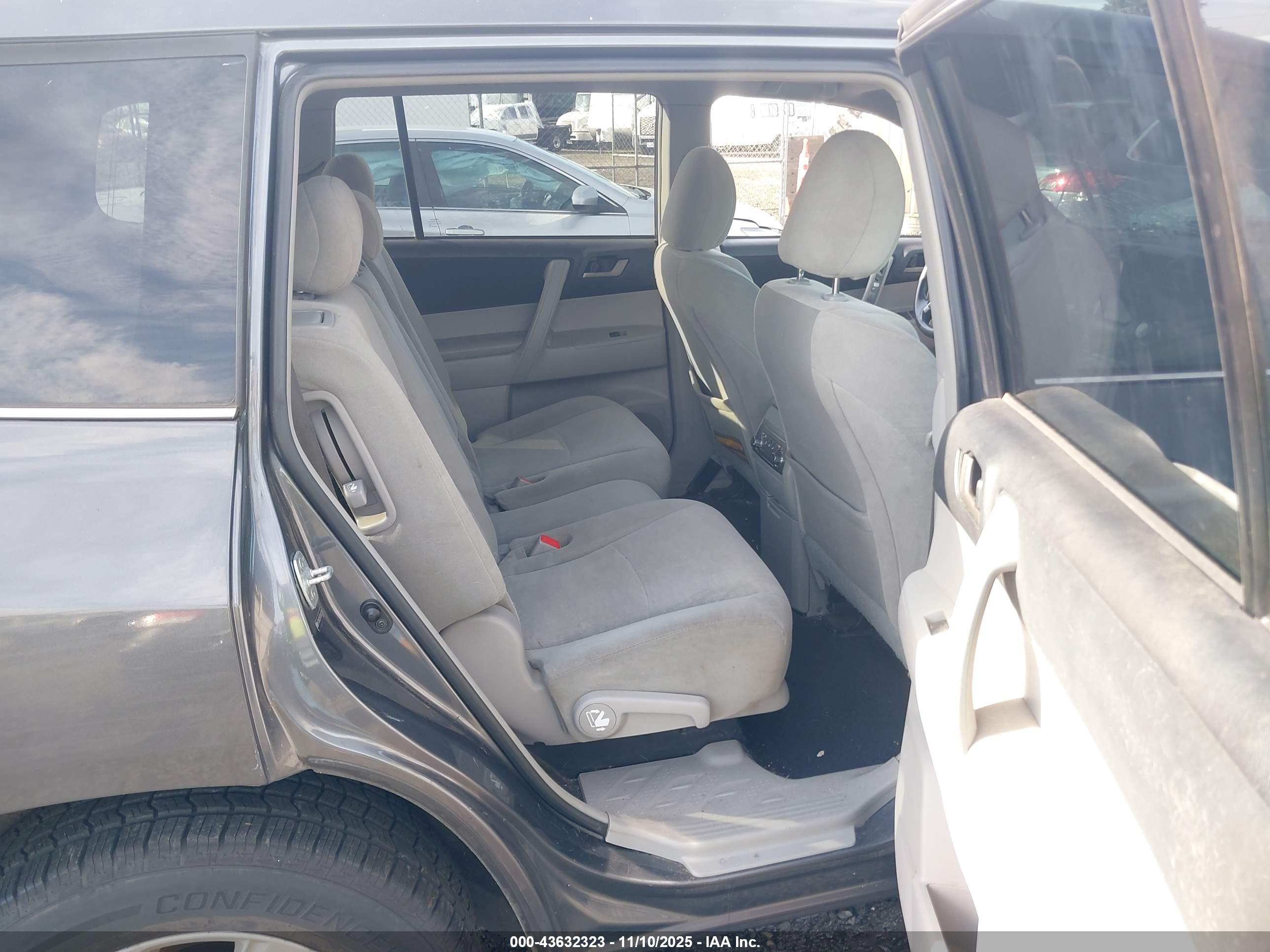 TOYOTA HIGHLANDER image 8