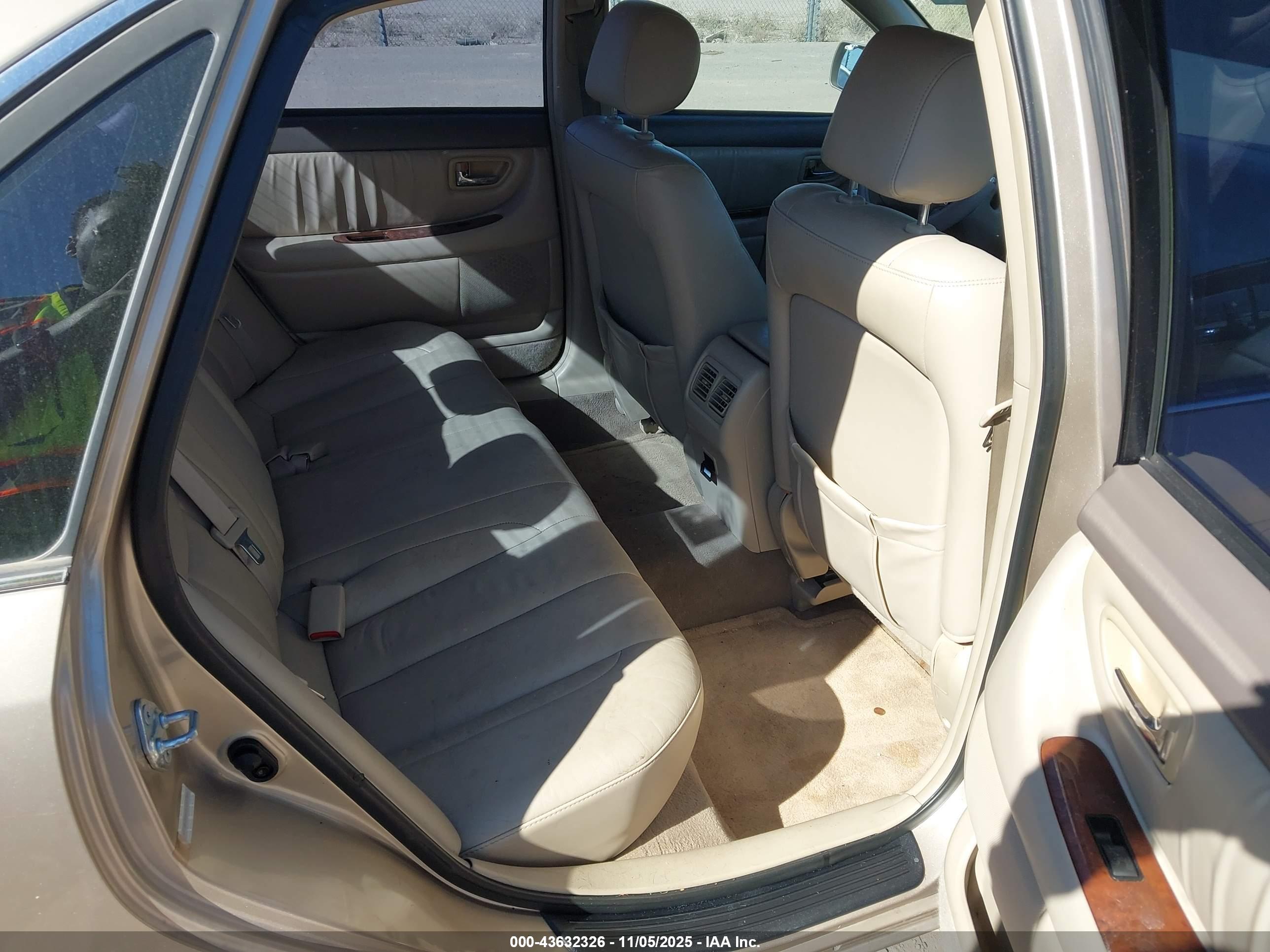 TOYOTA AVALON image 8