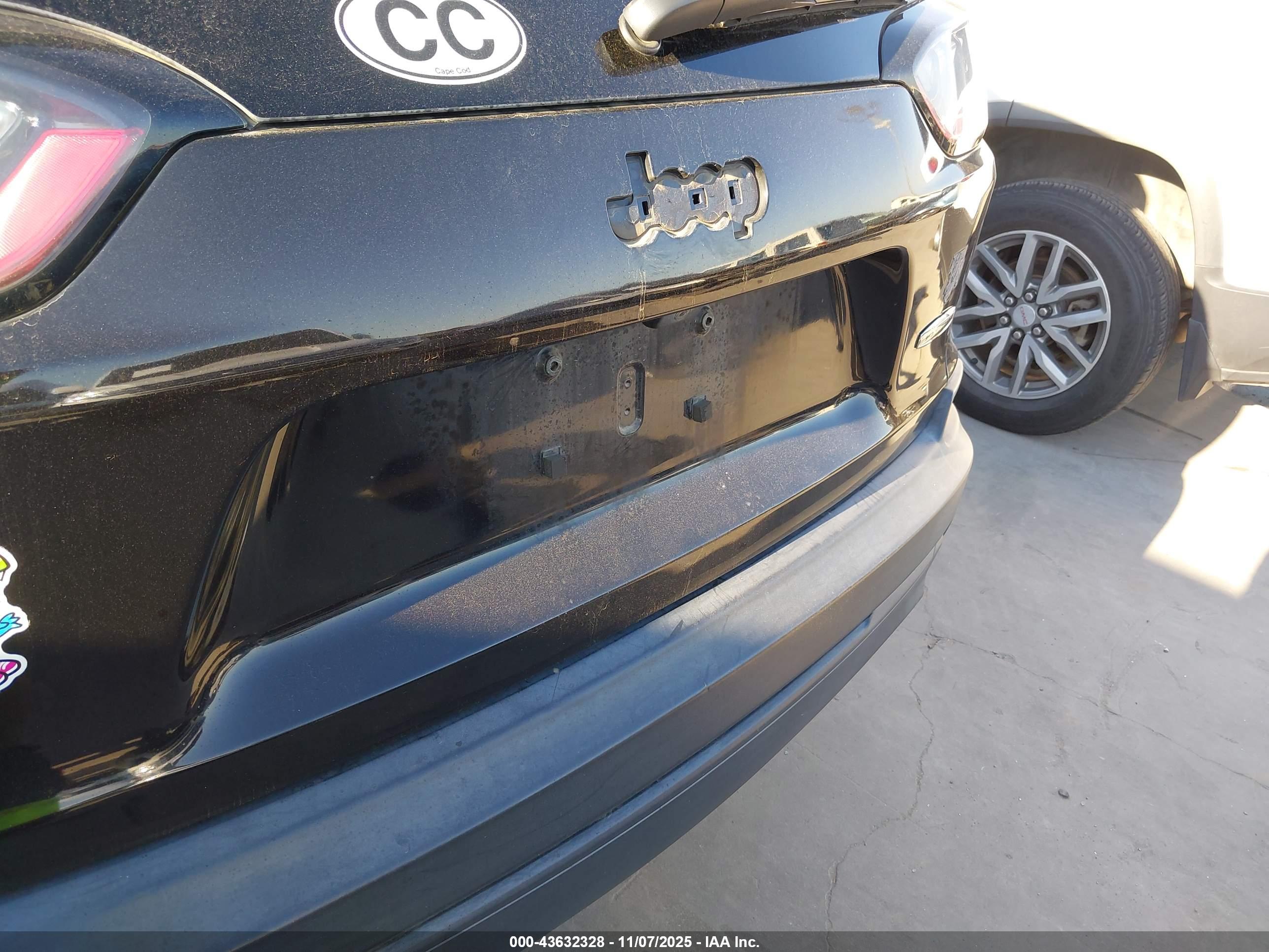 JEEP CHEROKEE image 6