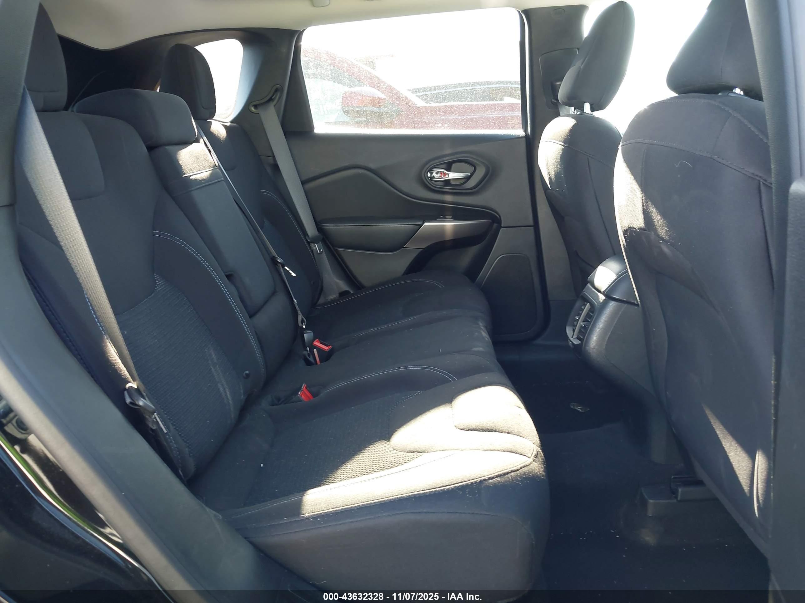 JEEP CHEROKEE image 8