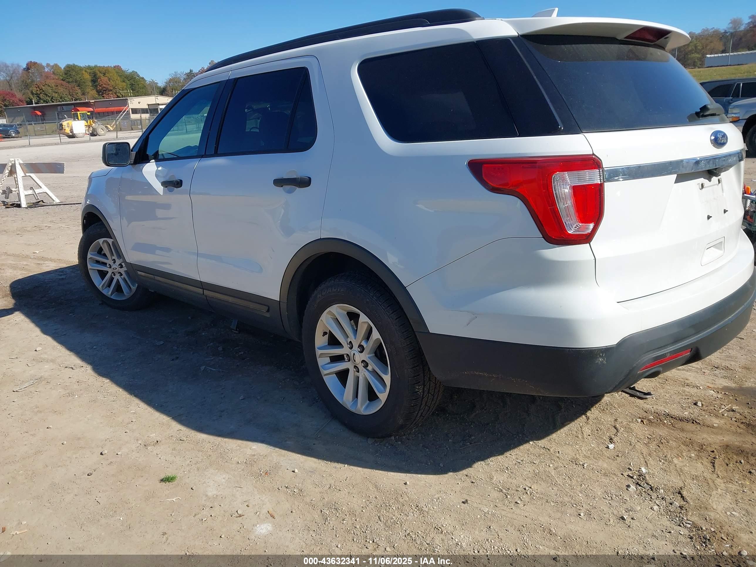 FORD EXPLORER image 3