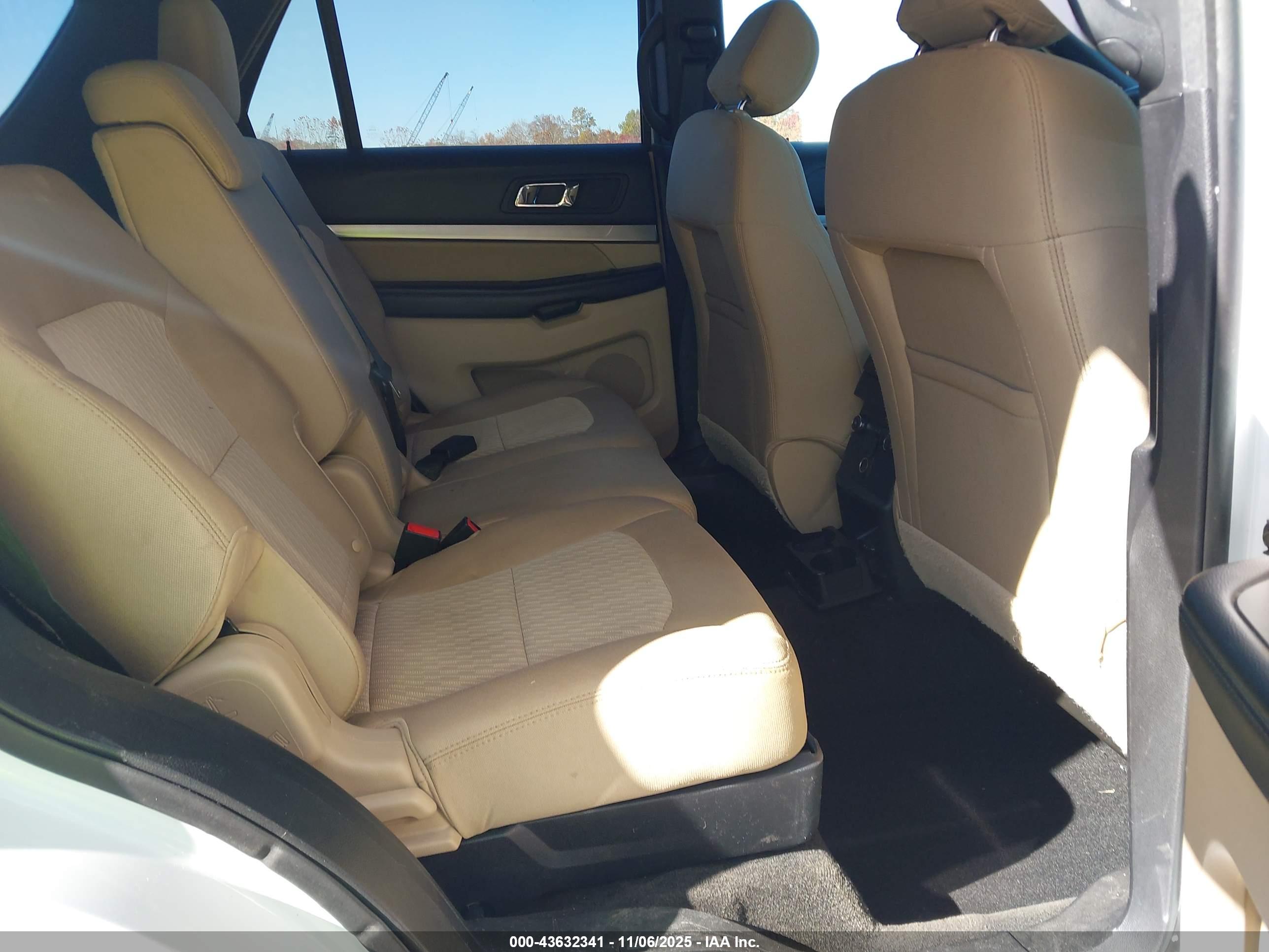 FORD EXPLORER image 8