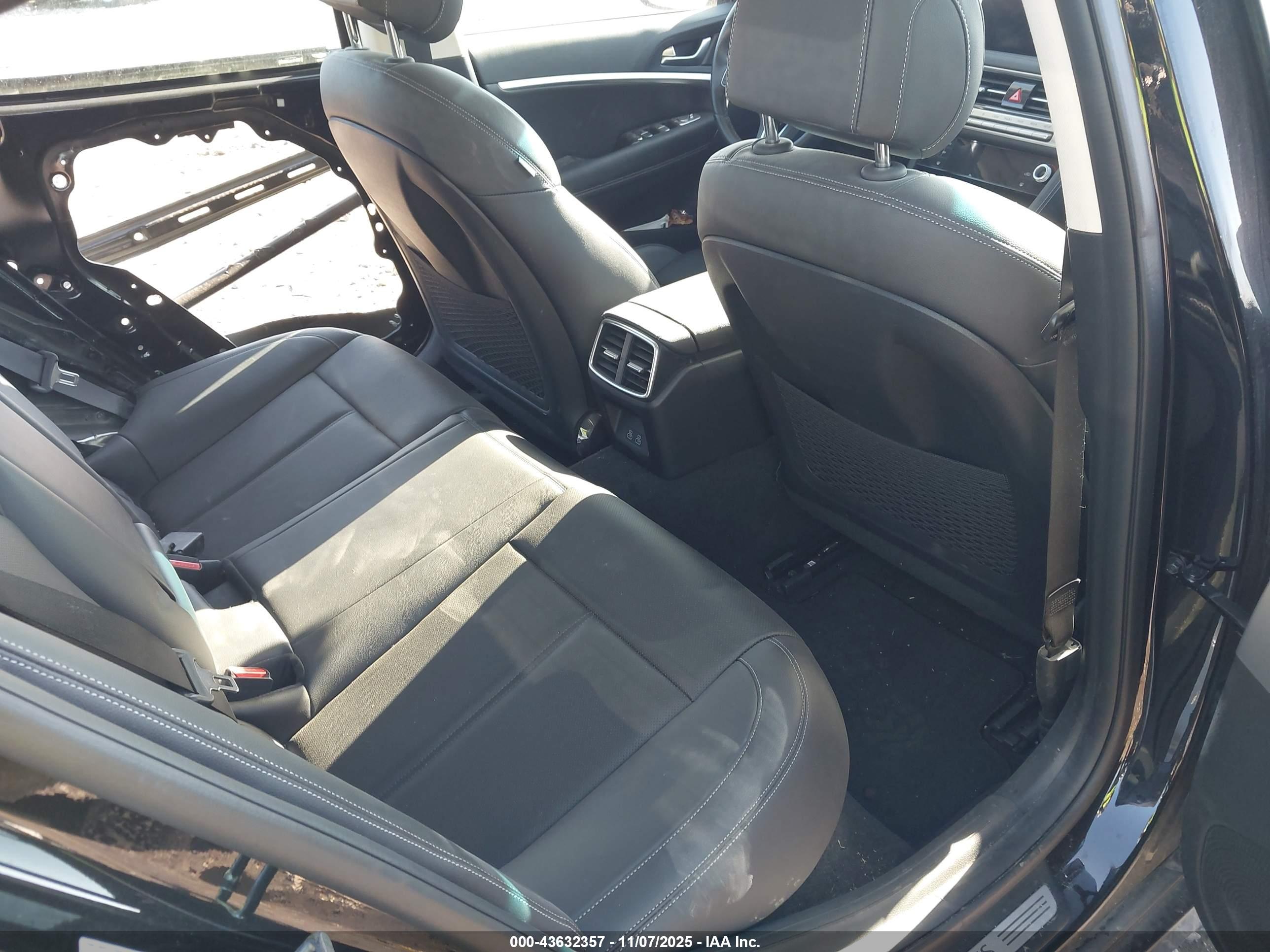 GENESIS G70 image 8