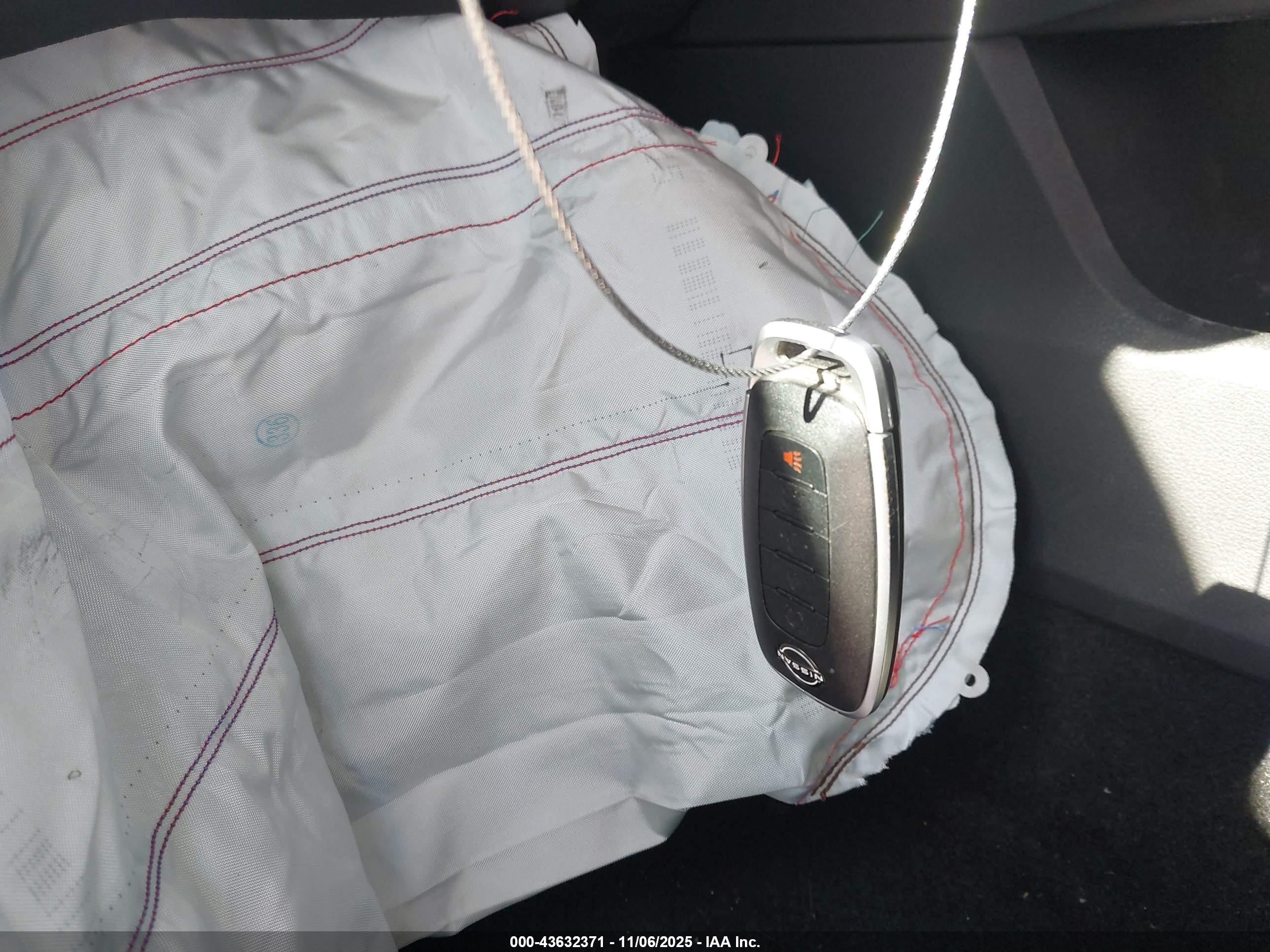 NISSAN ROGUE image 11