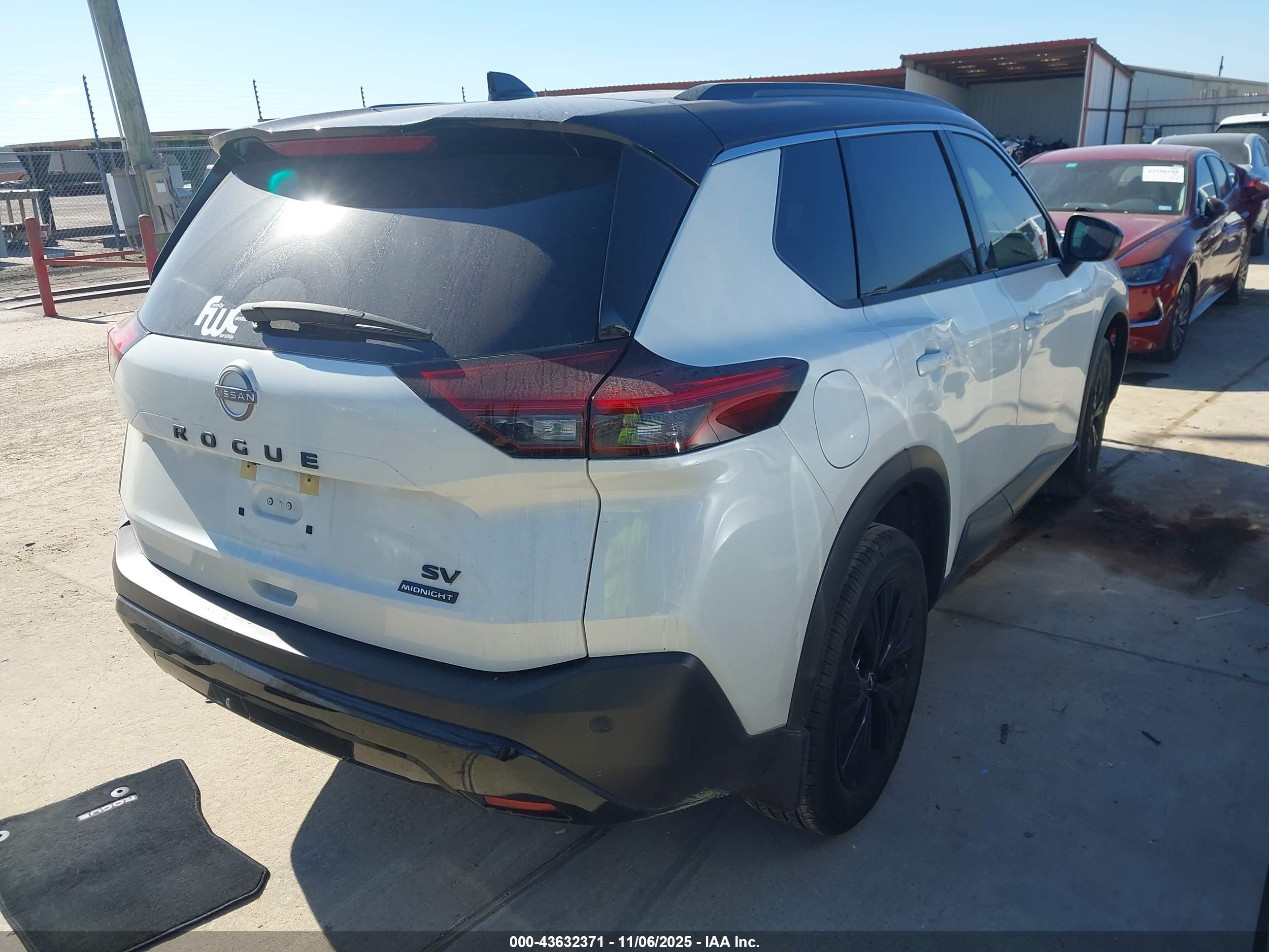 NISSAN ROGUE image 4