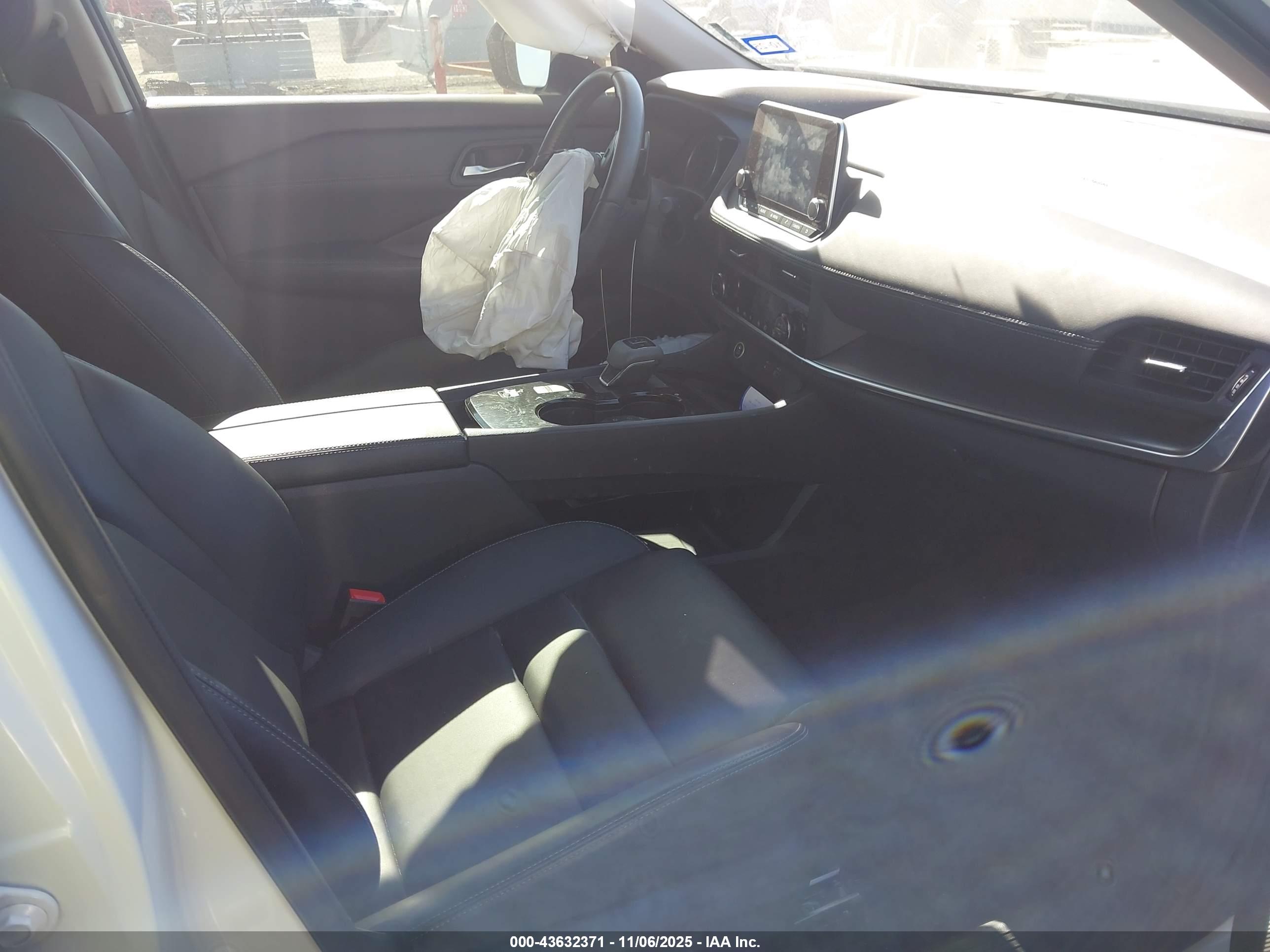 NISSAN ROGUE image 5