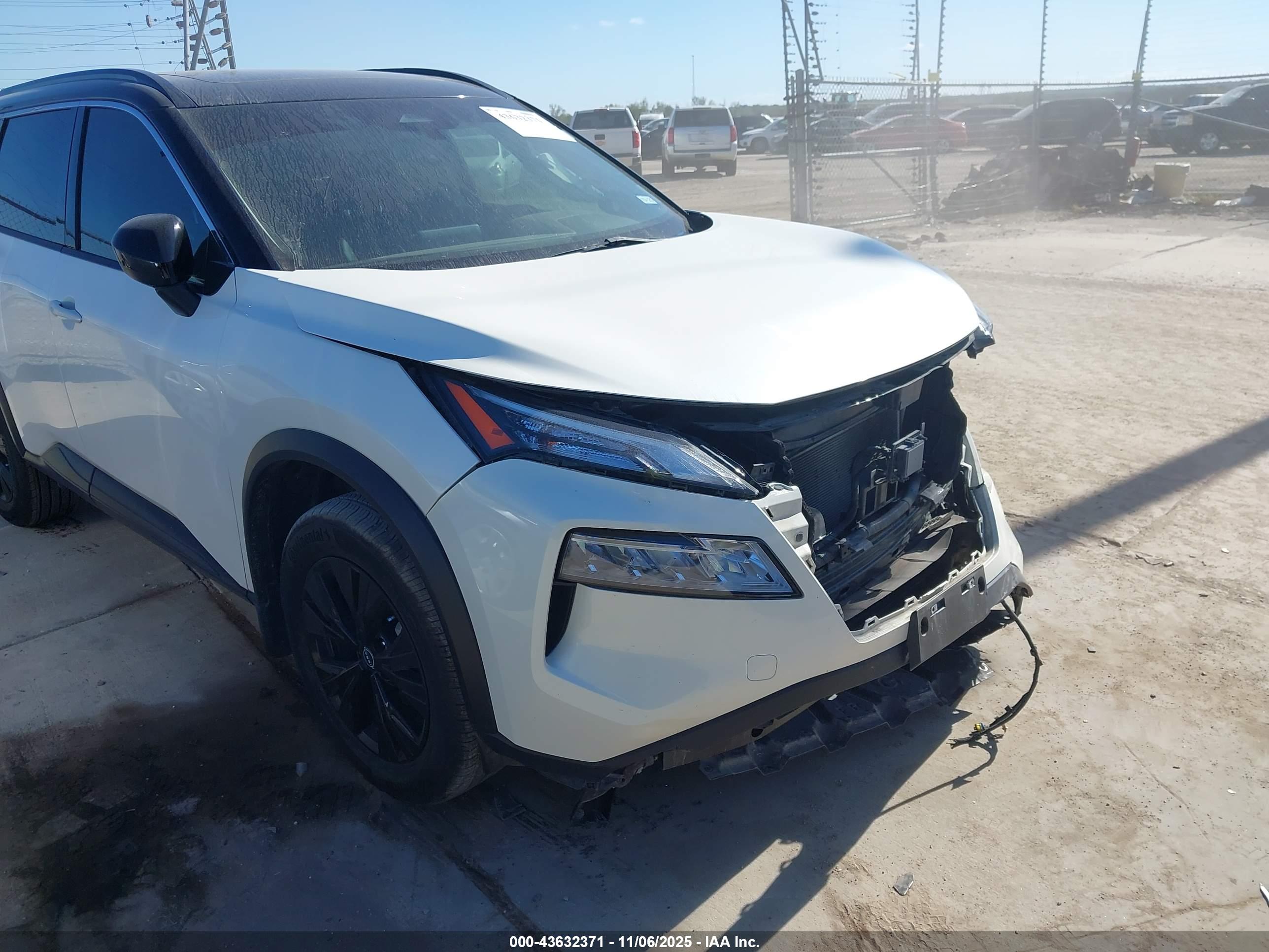 NISSAN ROGUE image 6