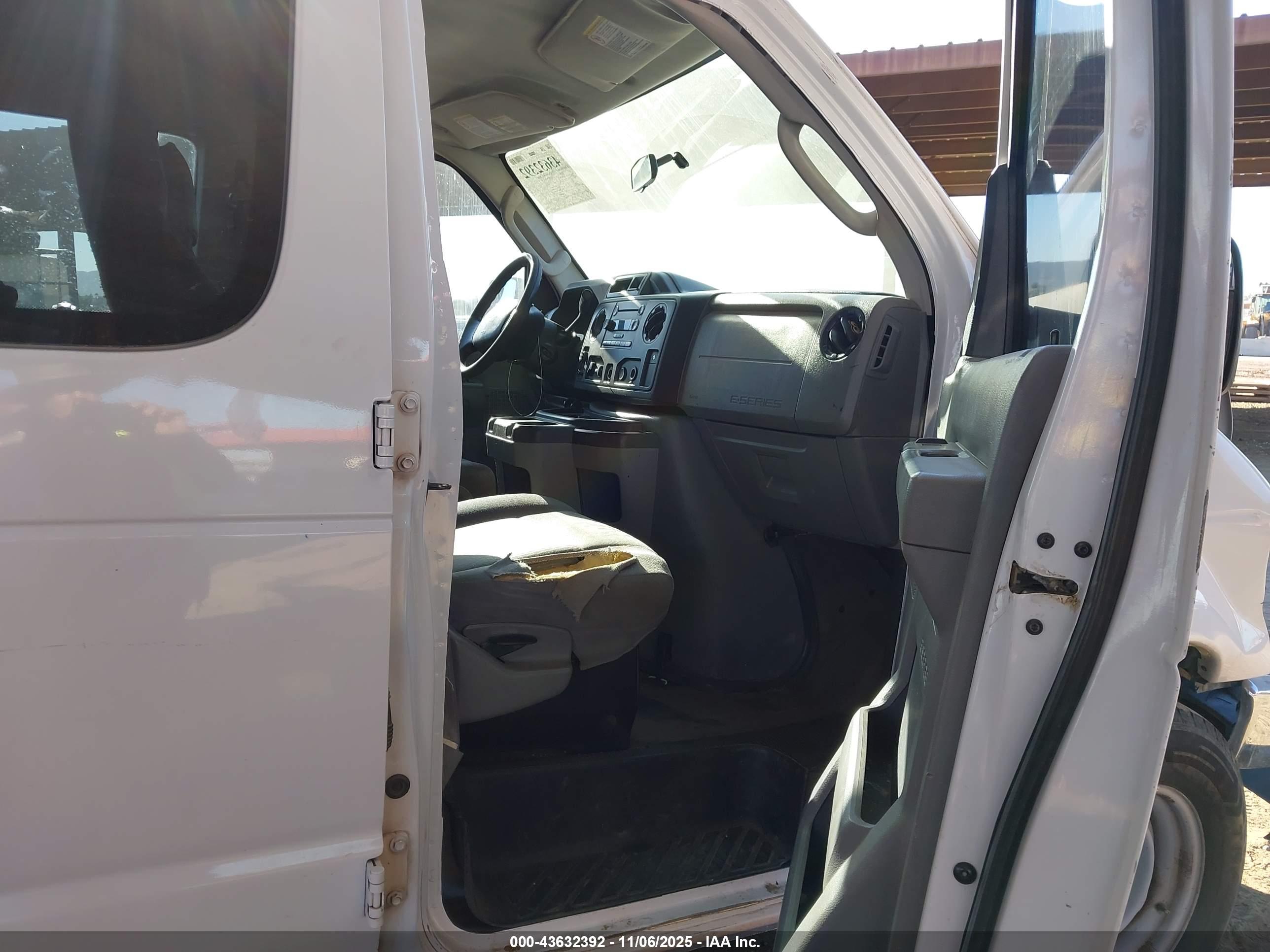 FORD E-350 image 5