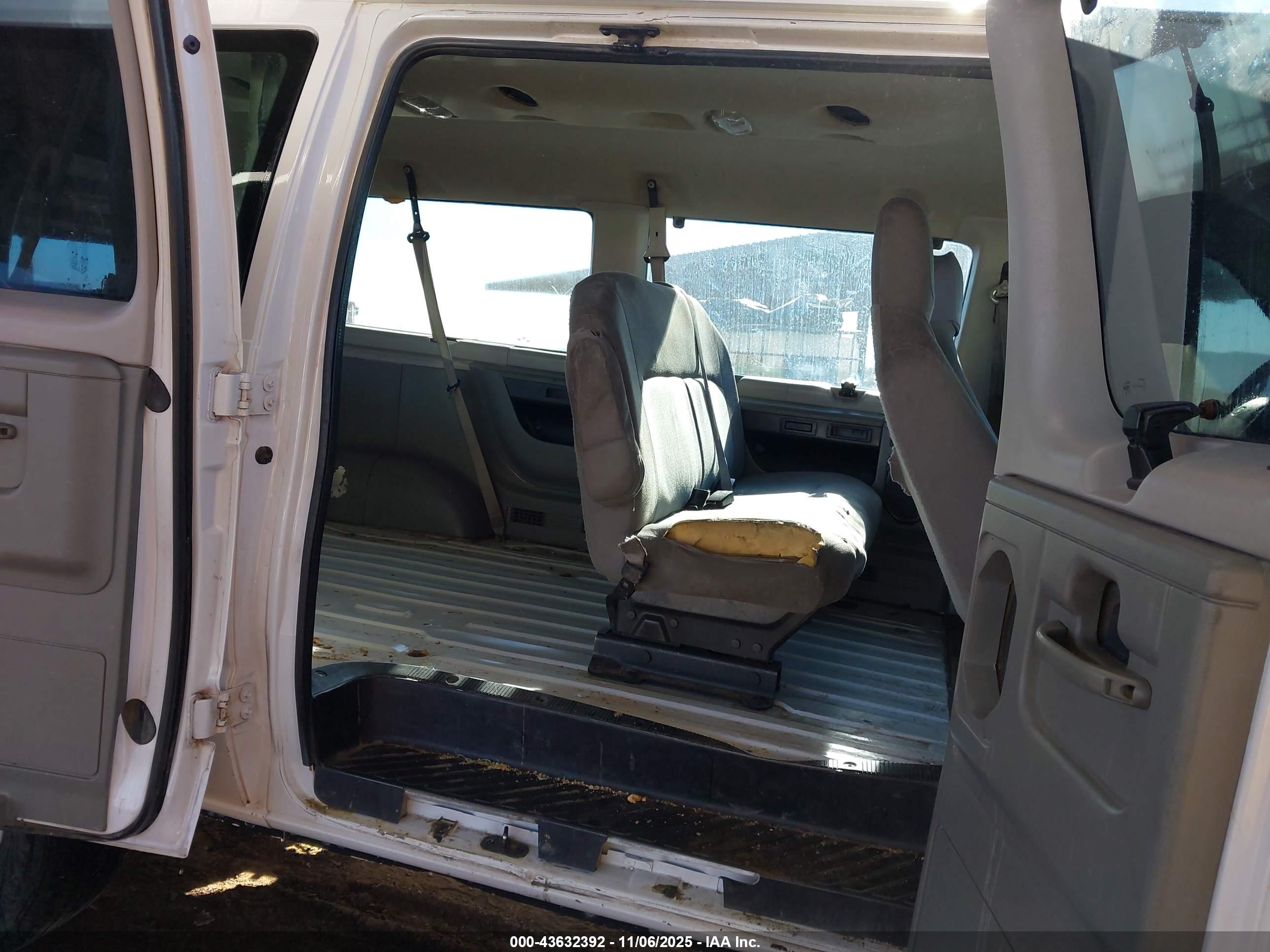 FORD E-350 image 8