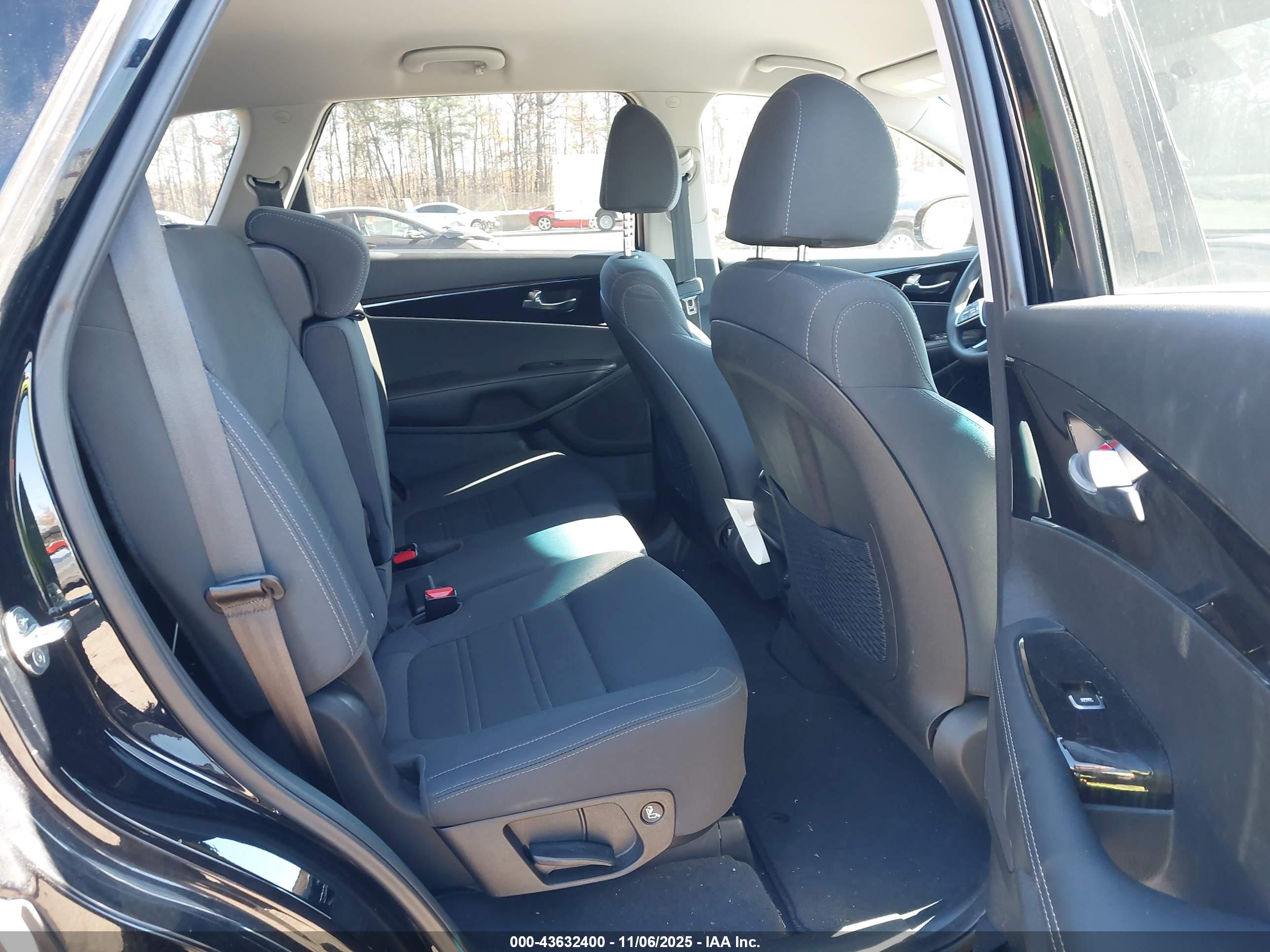 KIA SORENTO image 8