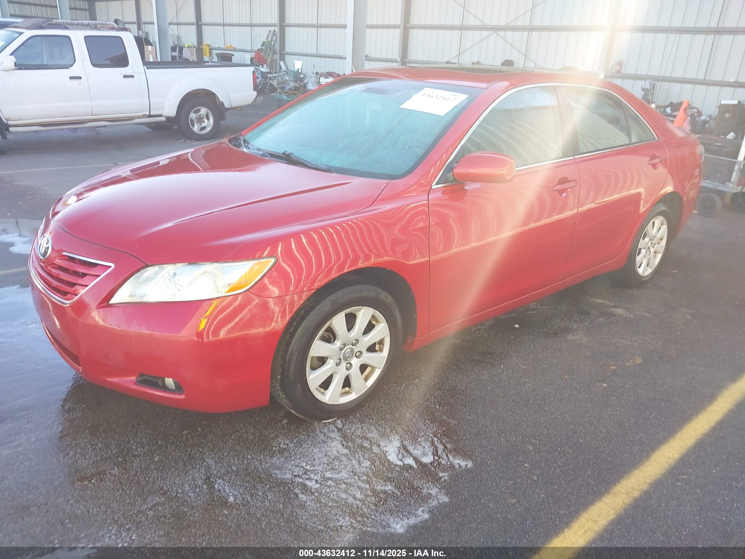 TOYOTA CAMRY image 2